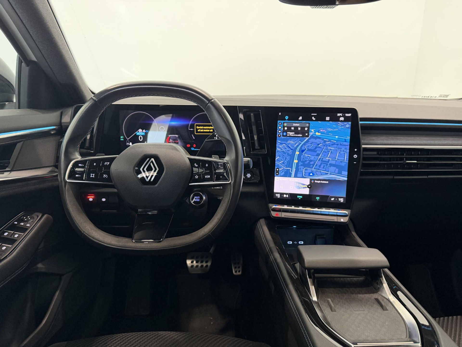 Renault Espace met kenteken X-581-KF – interieur