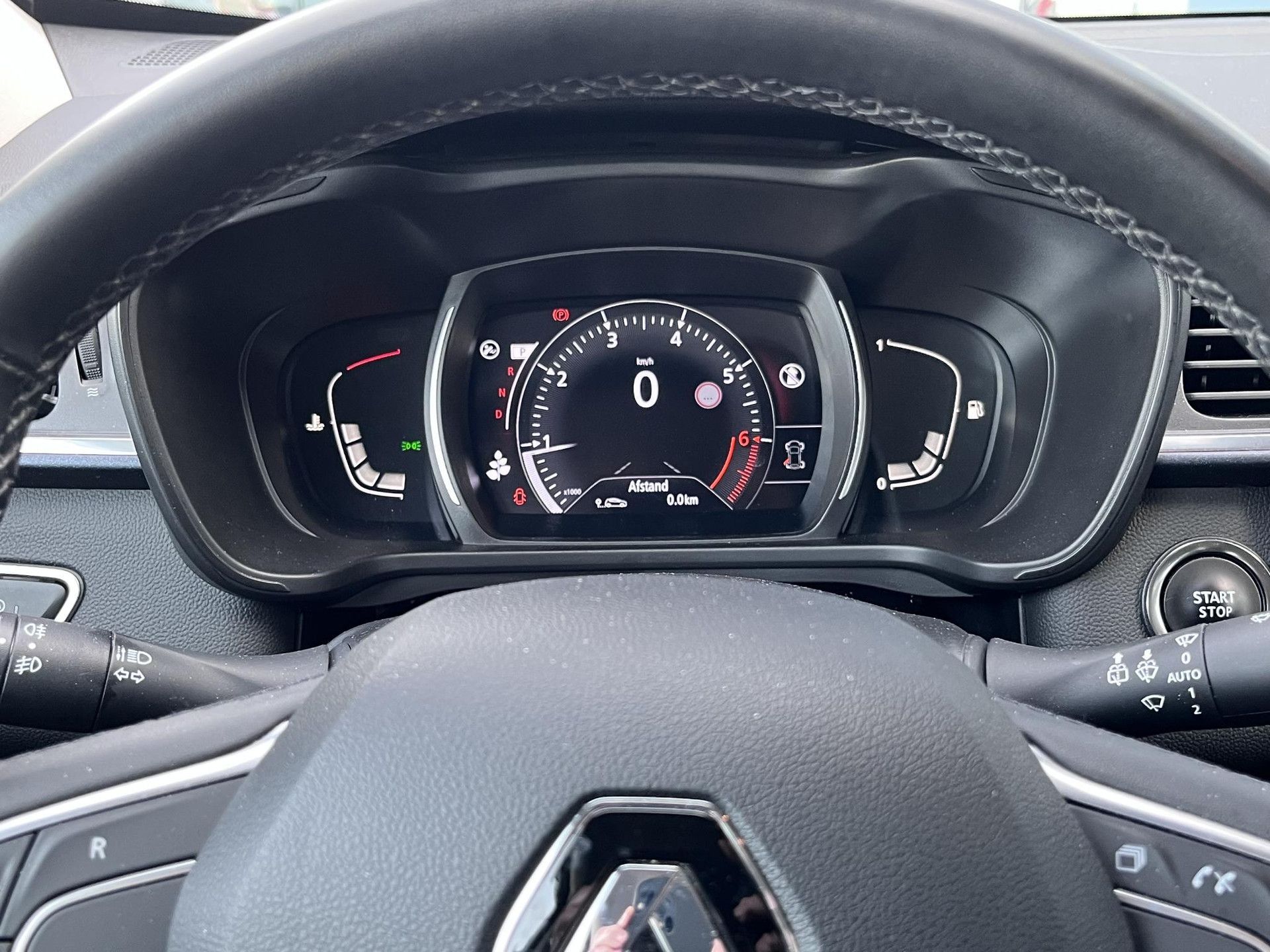 Renault Kadjar met kenteken HLL-30-X – dashboard