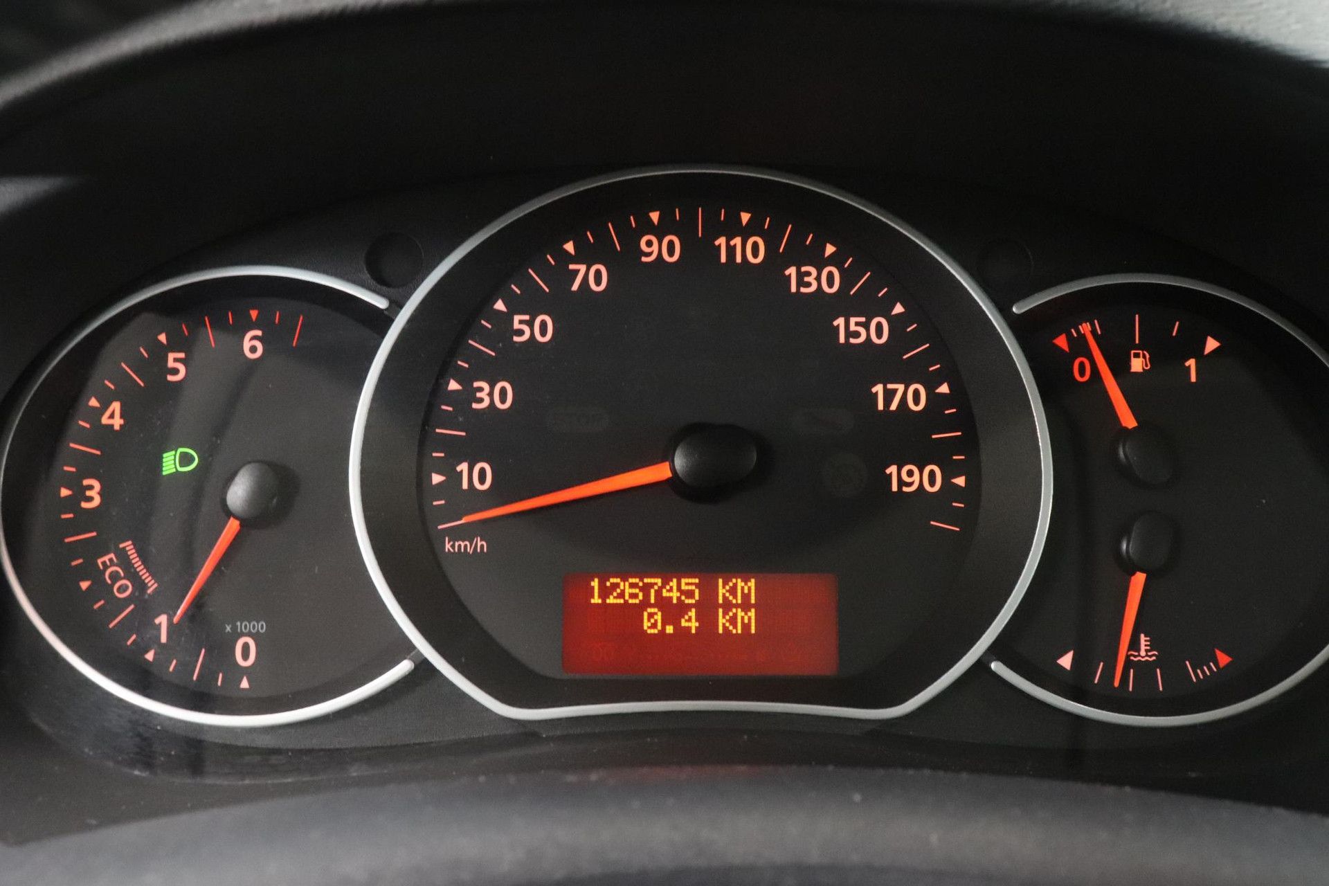 Renault Kangoo met kenteken R-270-VF – dashboard