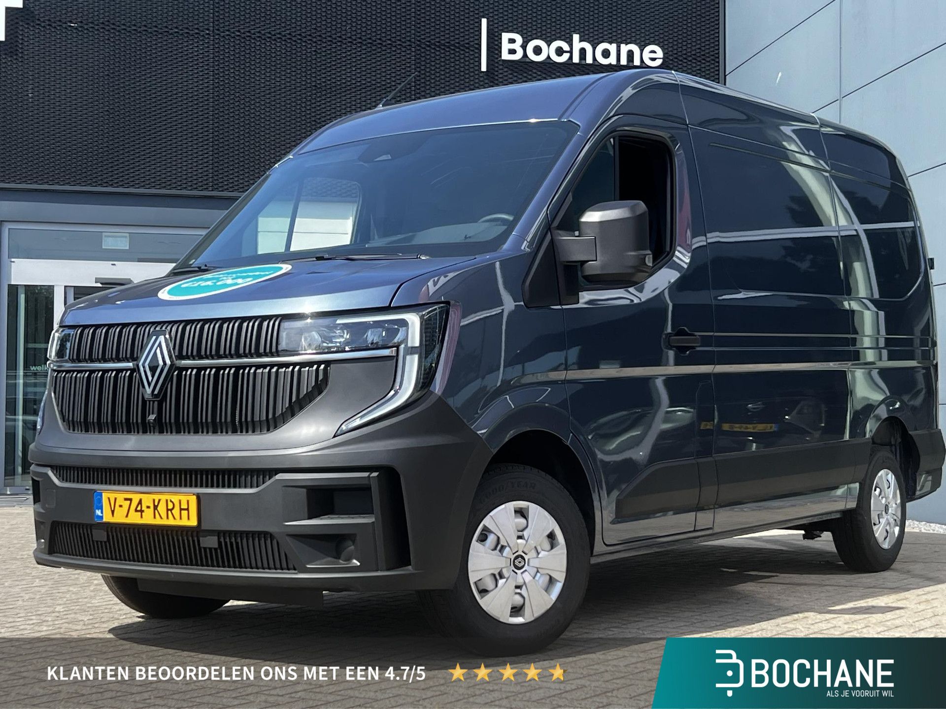 Renault Master met kenteken V-74-KRH – vooraanzicht