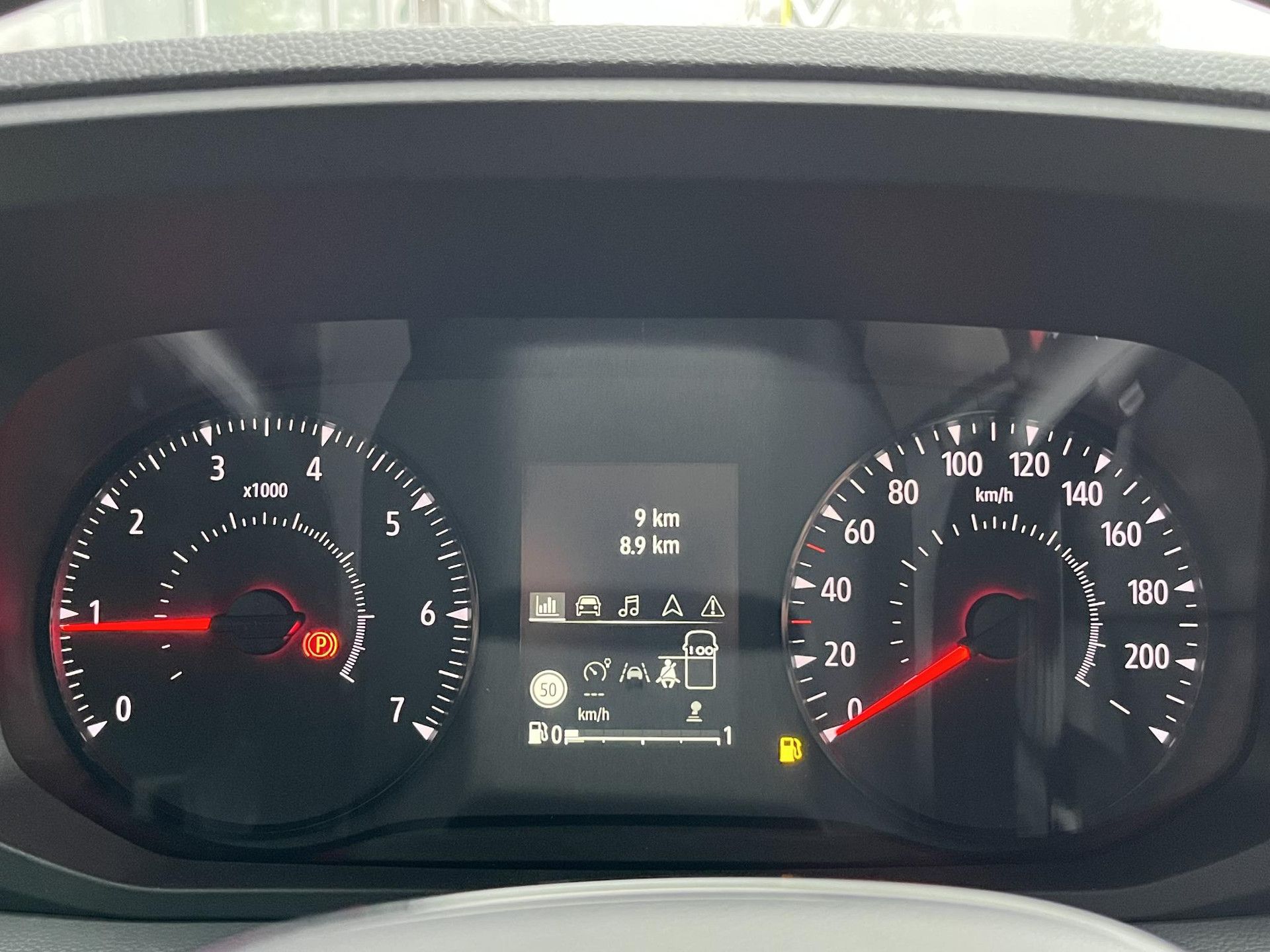 Renault Master met kenteken V-74-KRH – dashboard