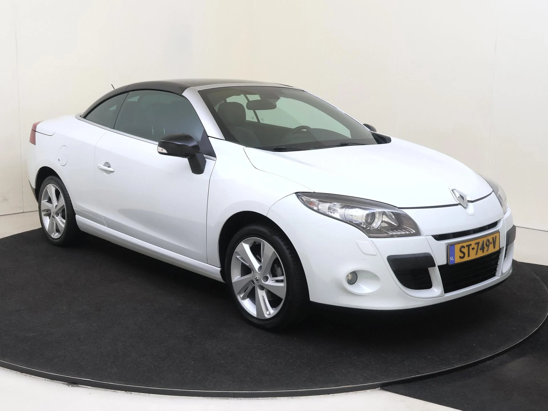 Renault Mégane met kenteken 64100 – autofoto 3