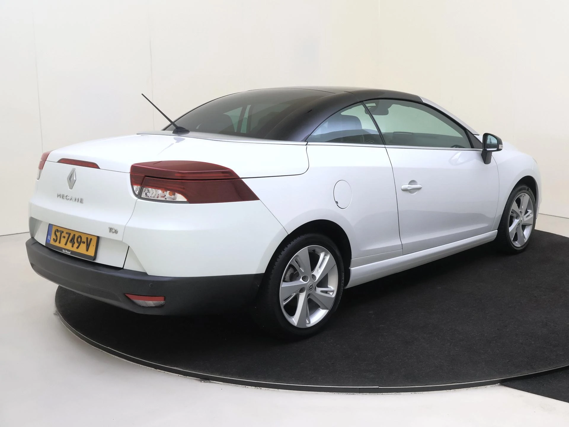 Renault Mégane met kenteken 64100 – autofoto 5