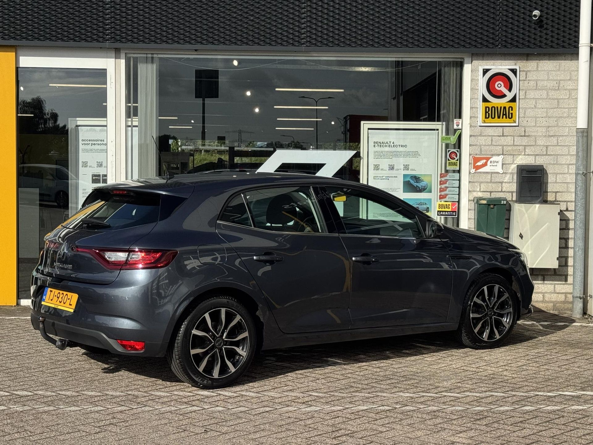 Renault Mégane met kenteken TJ-930-L – achteraanzicht