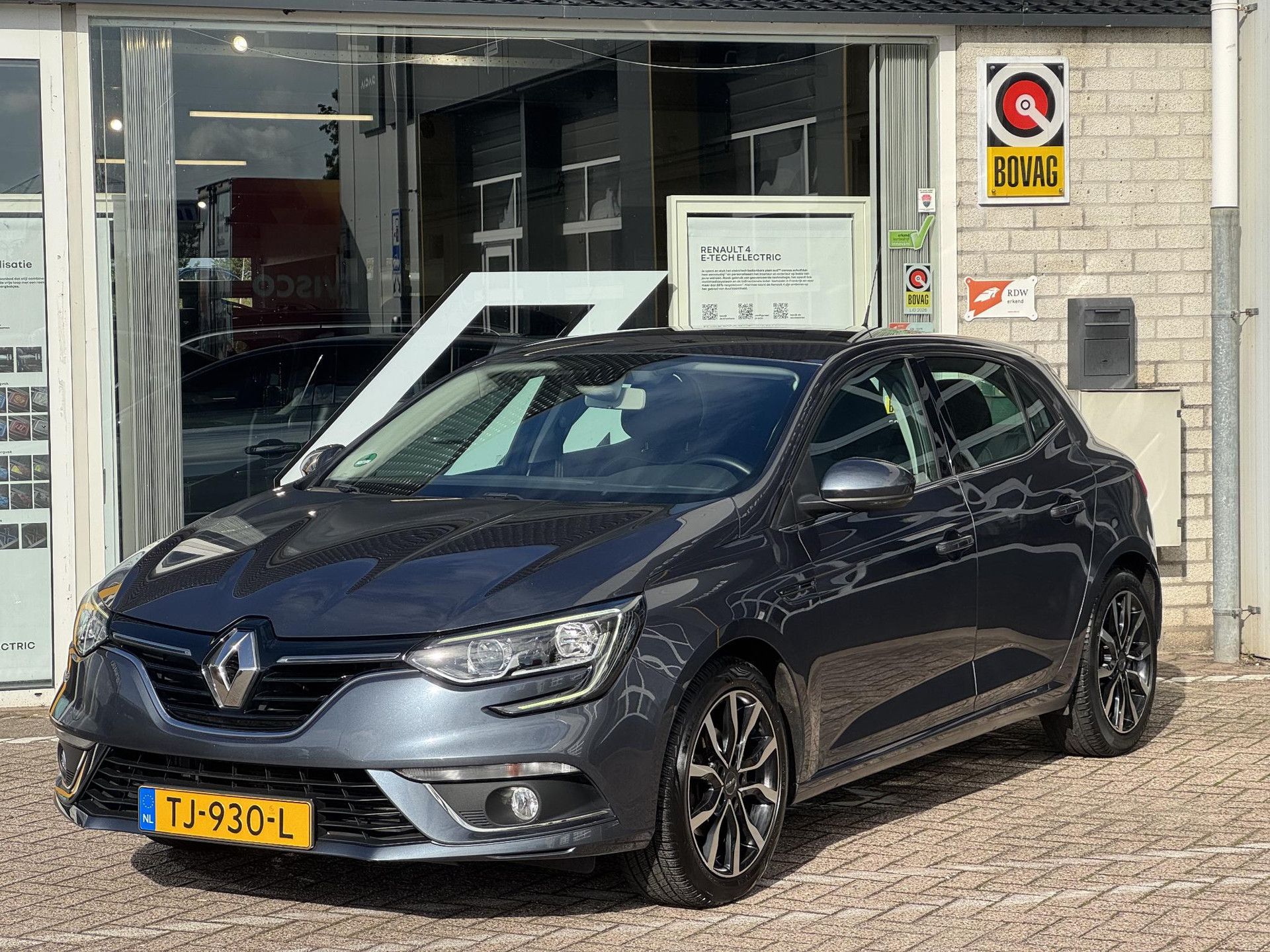 Renault Mégane met kenteken TJ-930-L – interieur