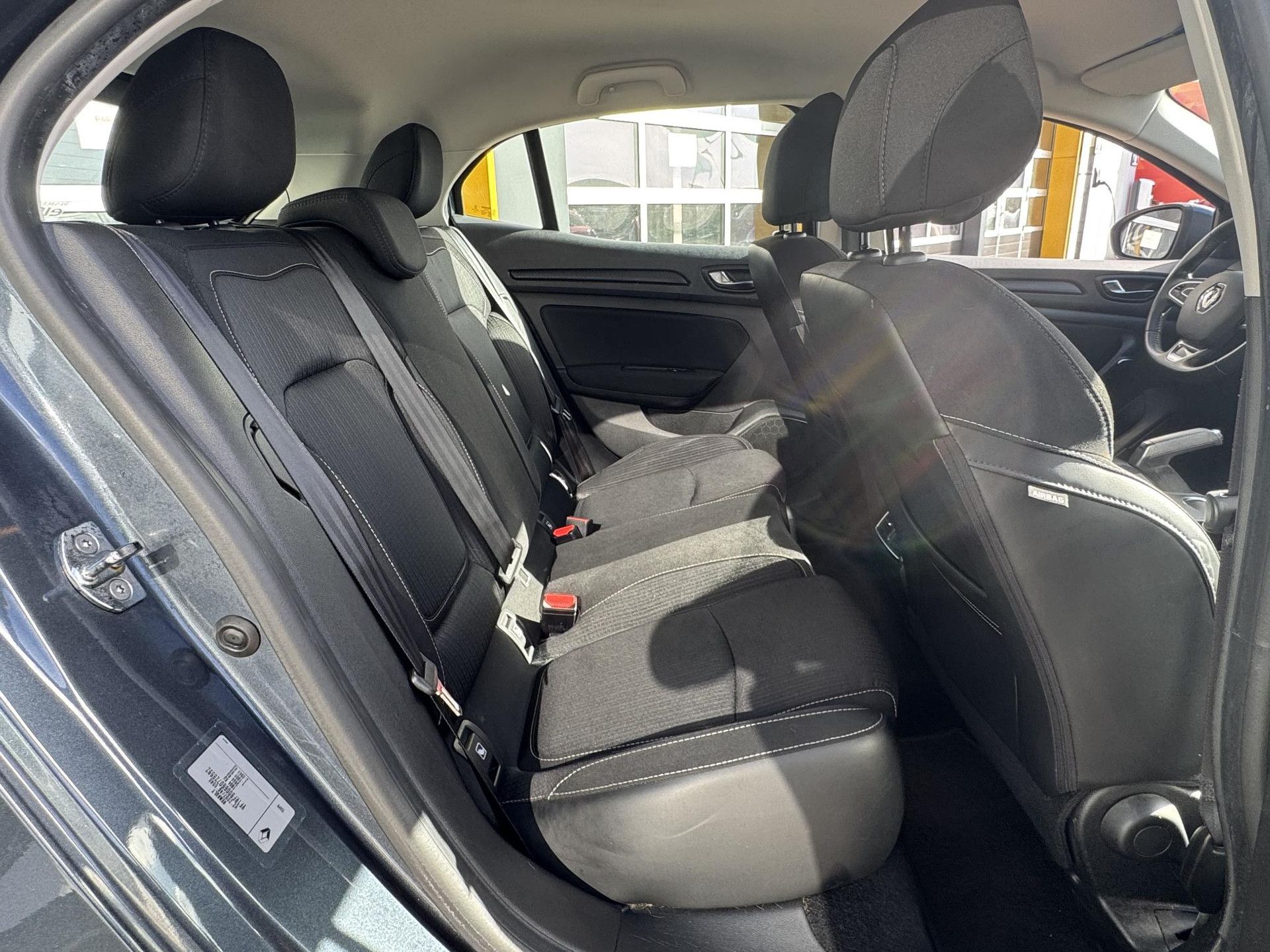 Renault Mégane met kenteken TJ-930-L – detailfoto