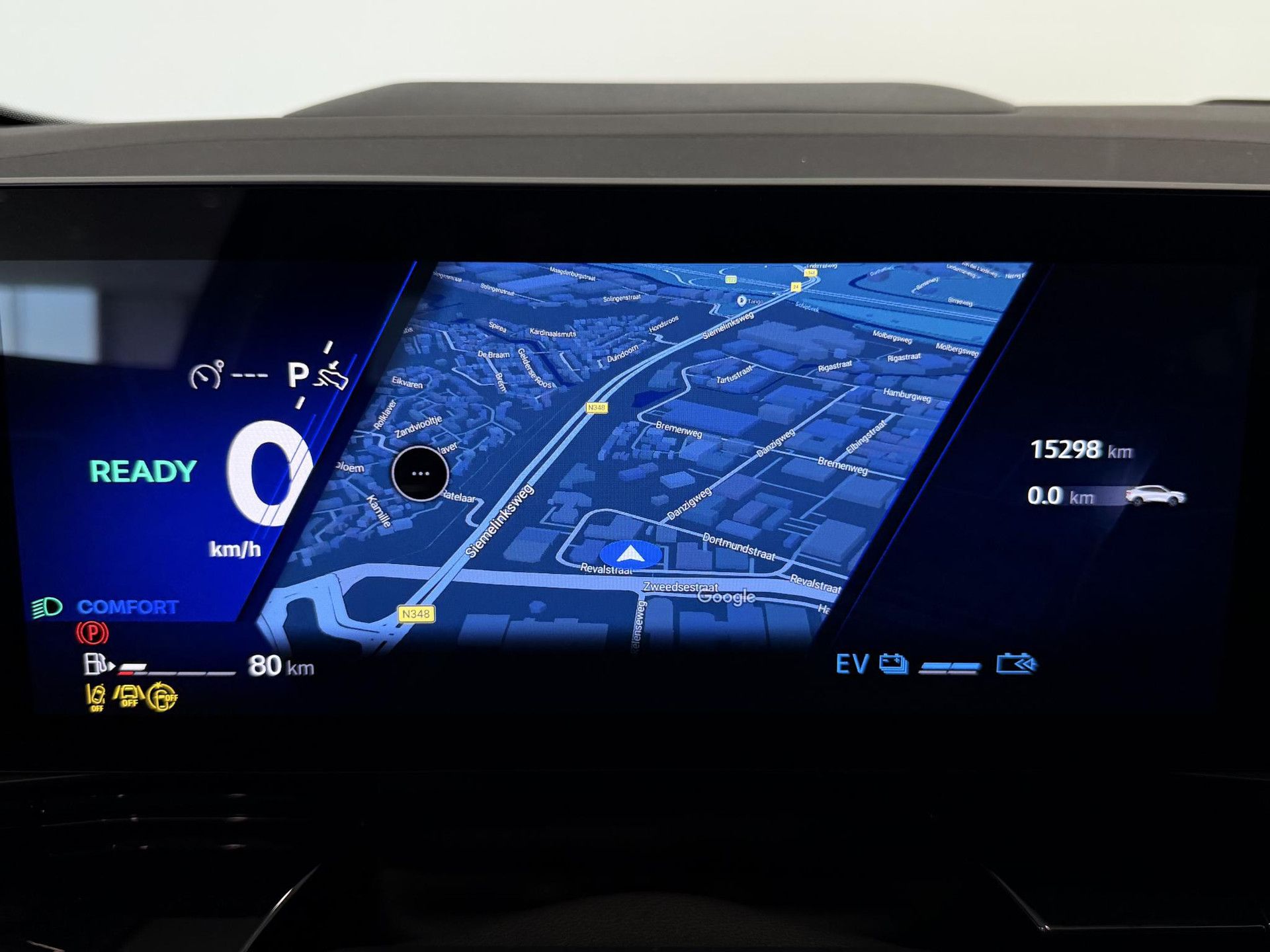 Renault Rafale met kenteken KGD-07-T – dashboard