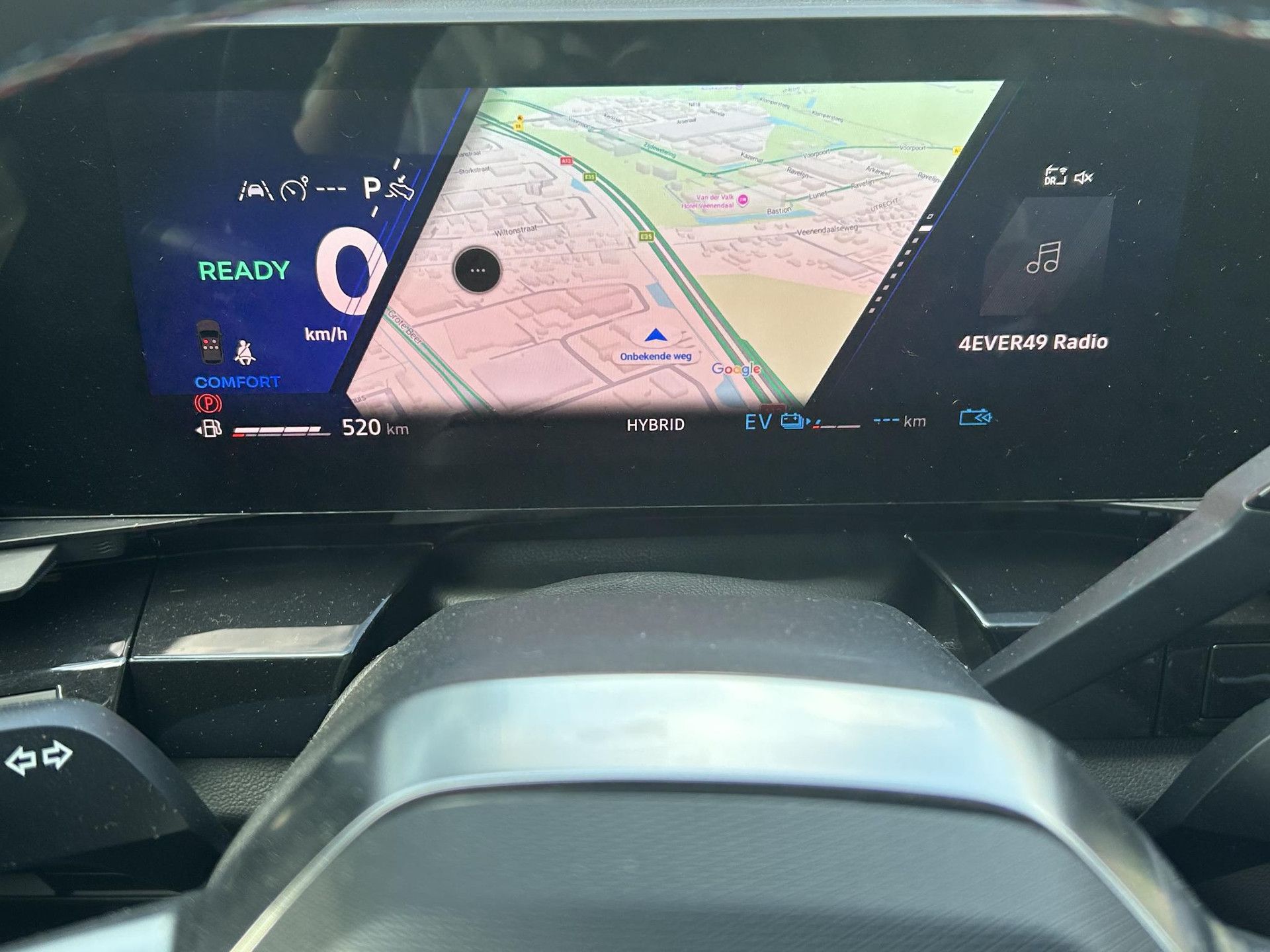 Renault Rafale met kenteken KJX-48-G – dashboard