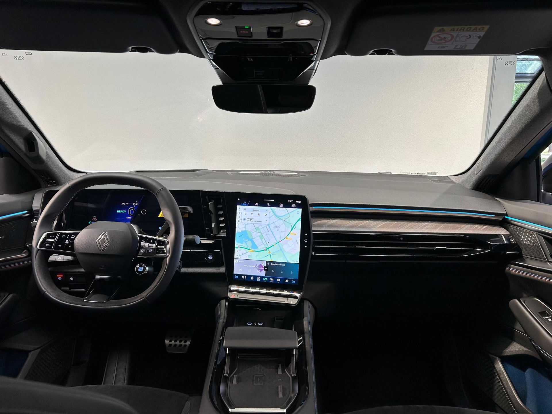 Renault Rafale met kenteken KRD-50-V – interieur