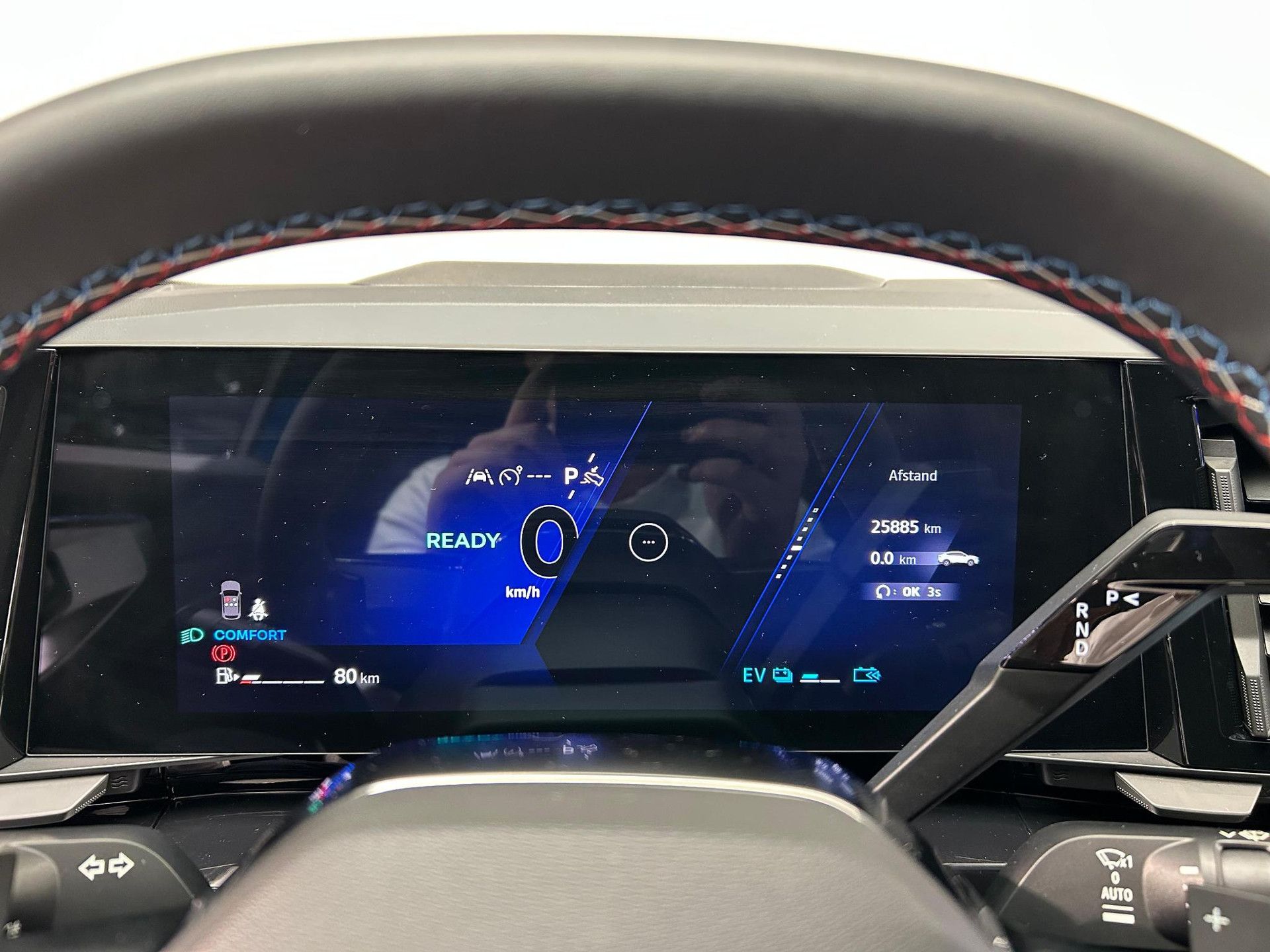 Renault Rafale met kenteken KRD-50-V – dashboard