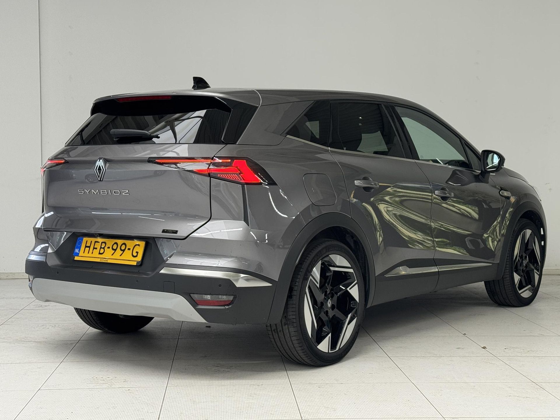 Renault Symbioz met kenteken HFB-99-G – achteraanzicht