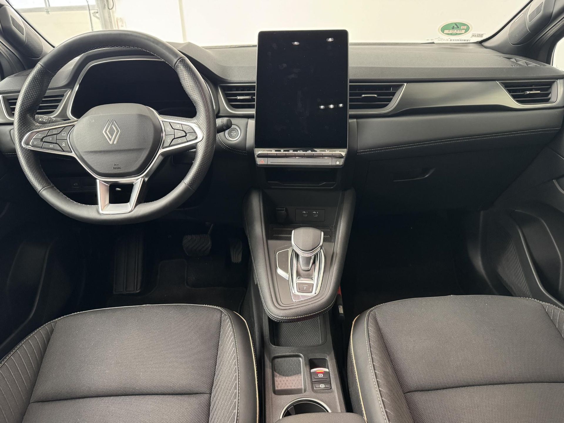 Renault Symbioz met kenteken HFB-99-G – interieur