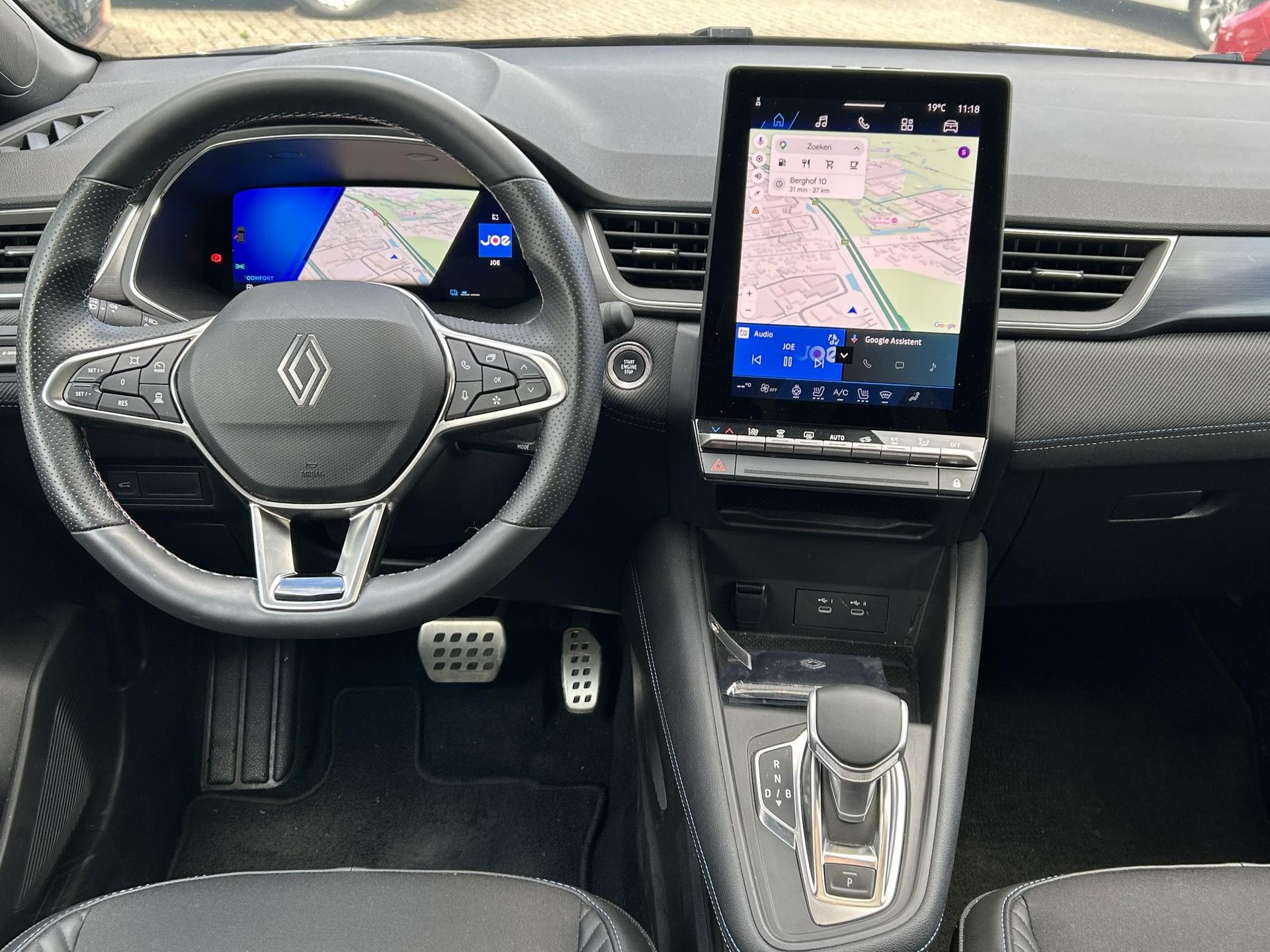 Renault Symbioz met kenteken JTJ-22-X – interieur