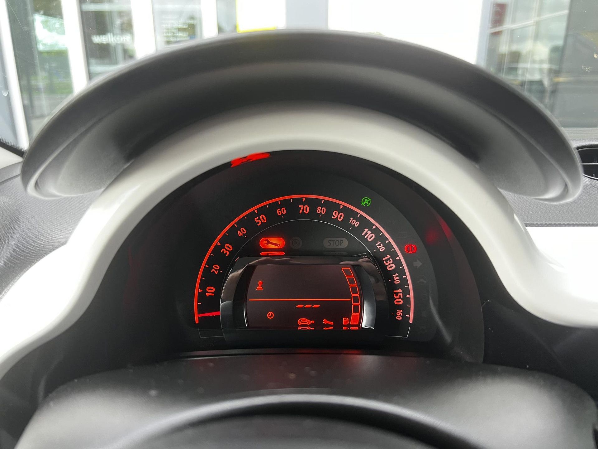 Renault Twingo met kenteken JP-889-Z – dashboard