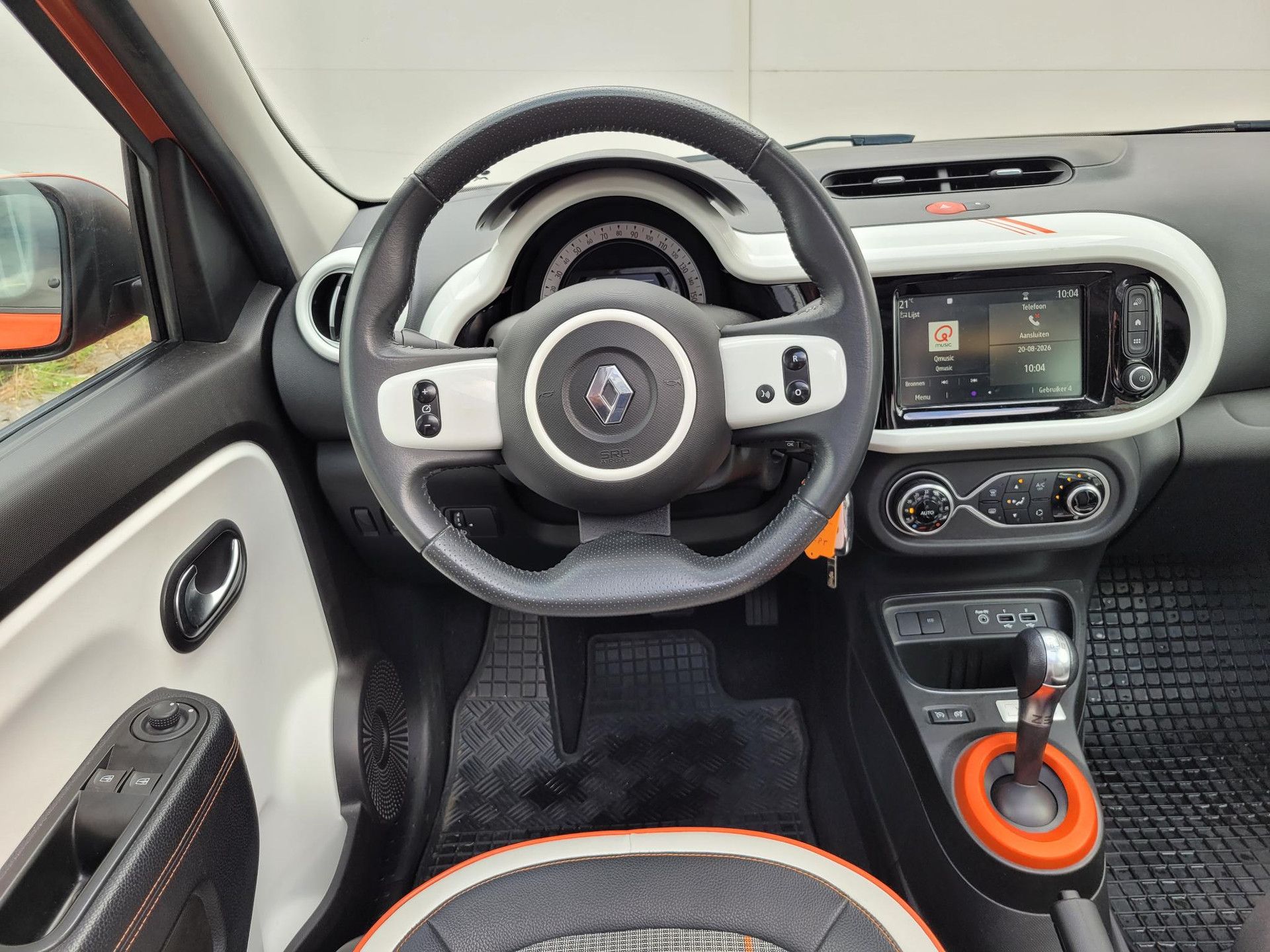 Renault Twingo met kenteken T-307-PT – interieur