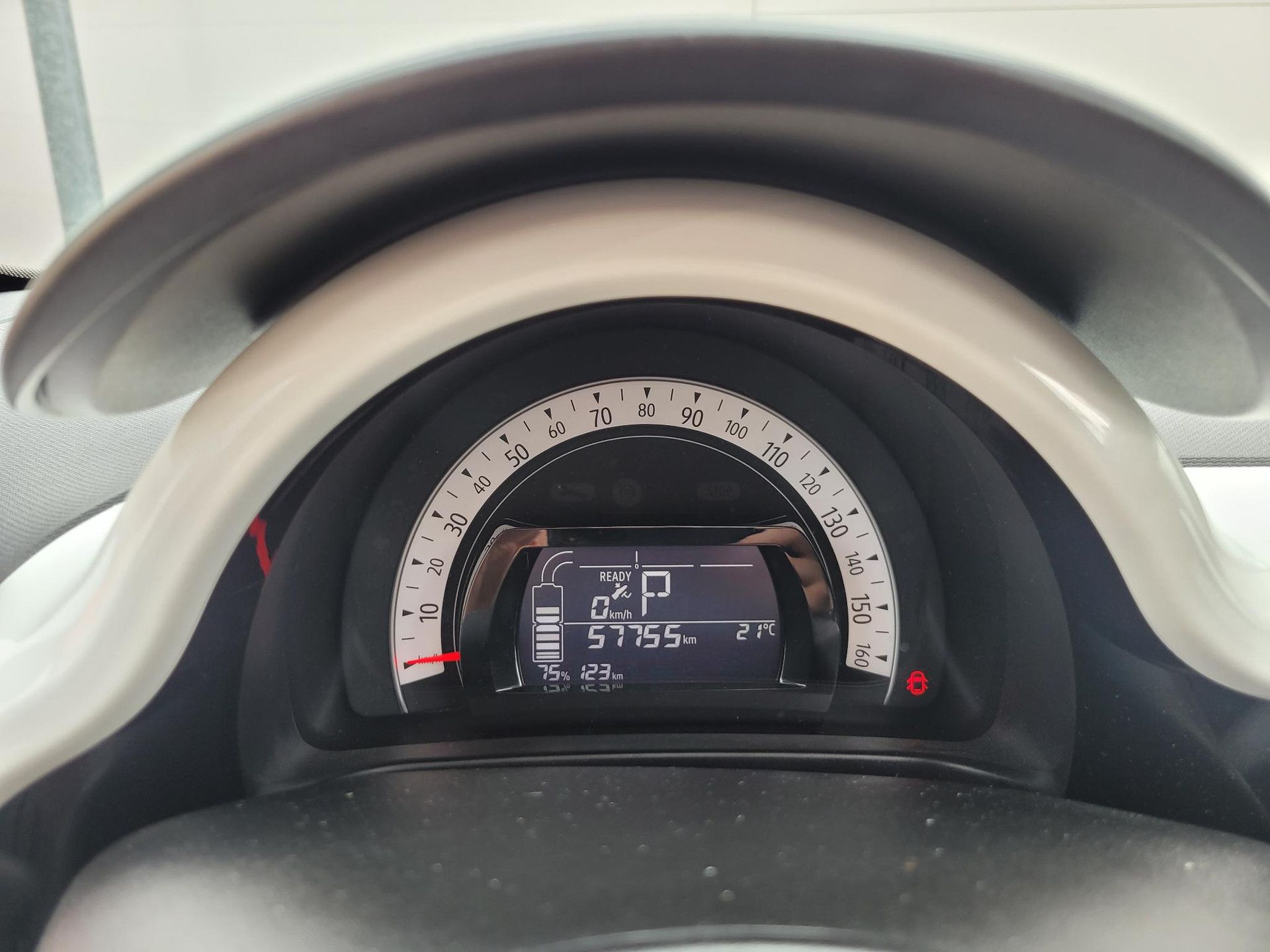 Renault Twingo met kenteken T-307-PT – dashboard