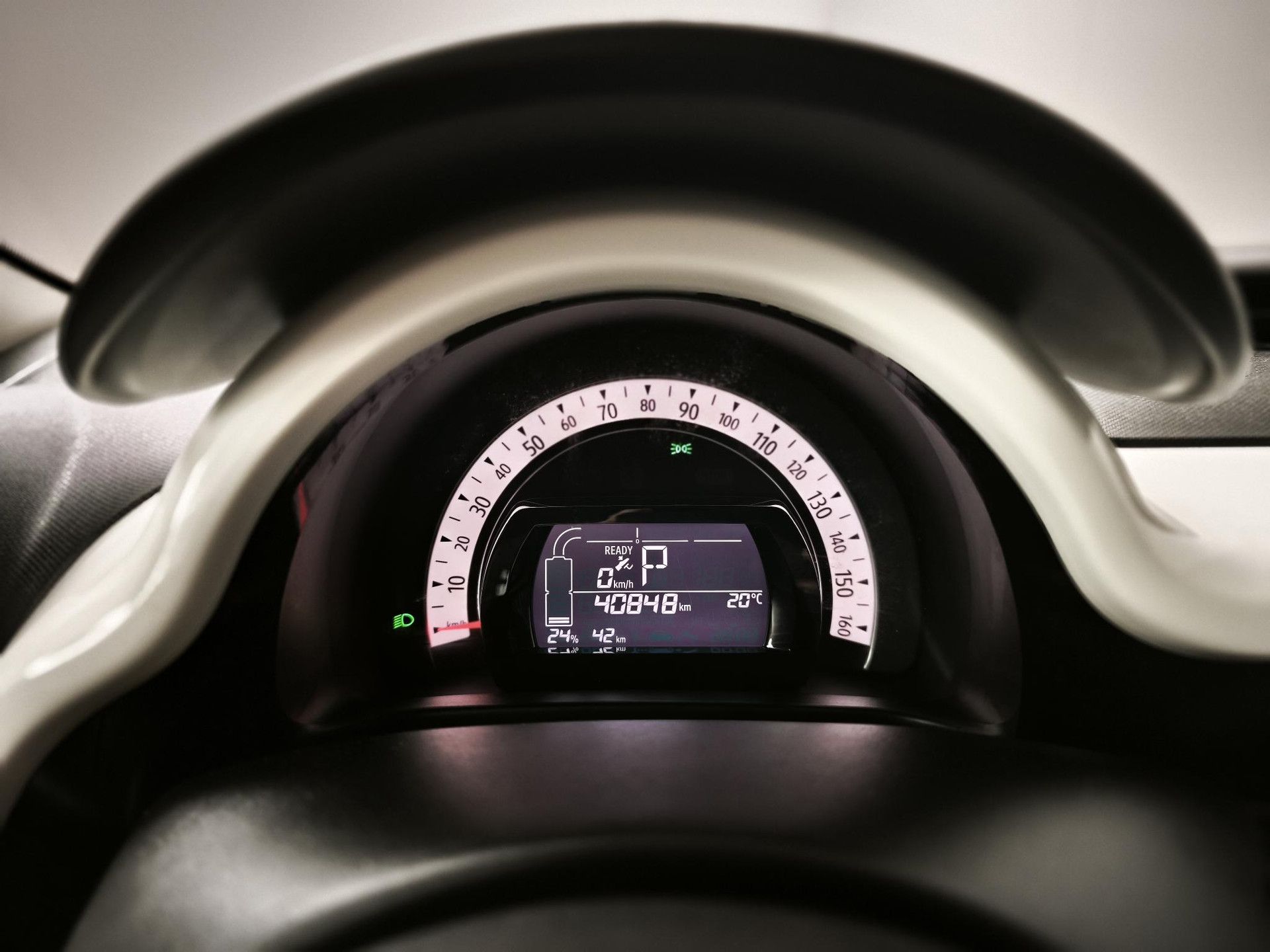 Renault Twingo met kenteken T-989-HT – dashboard