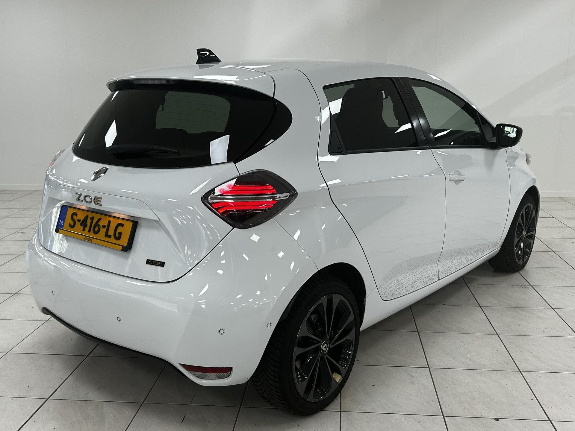Renault ZOE met kenteken S-416-LG – achteraanzicht