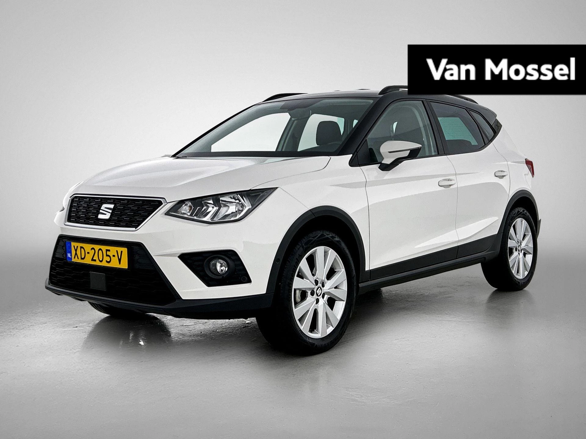 SEAT Arona met kenteken 50100 – autofoto 2