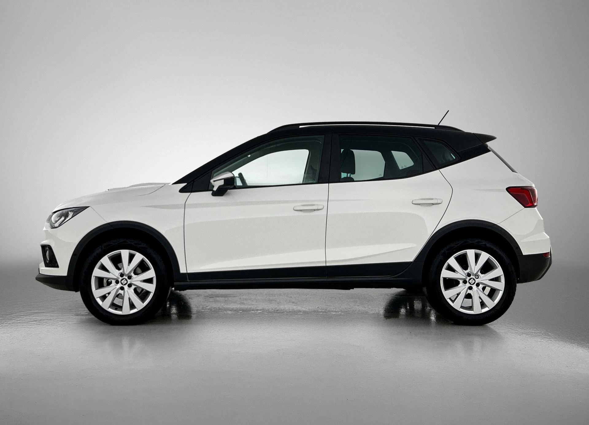 SEAT Arona met kenteken 50100 – autofoto 4