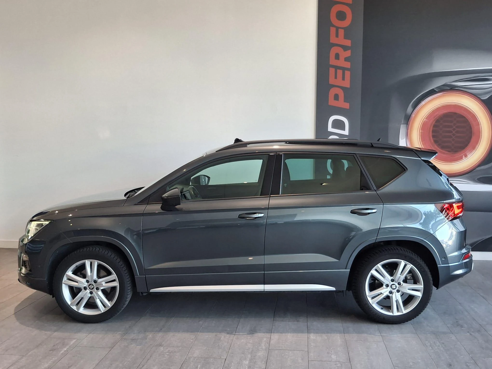 SEAT Ateca met kenteken 66100 – autofoto 5