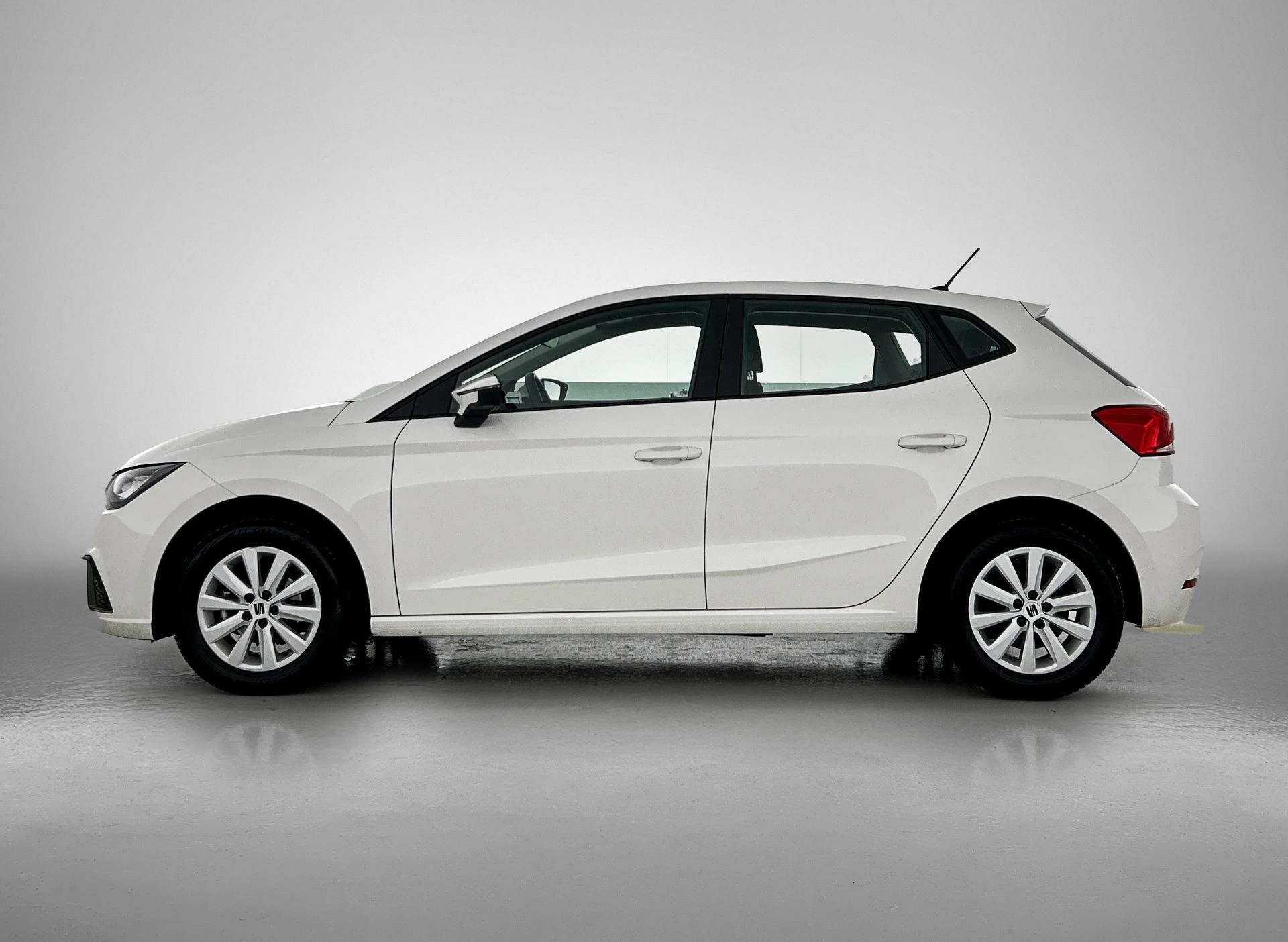 SEAT Ibiza met kenteken R-470-TP – autofoto 4