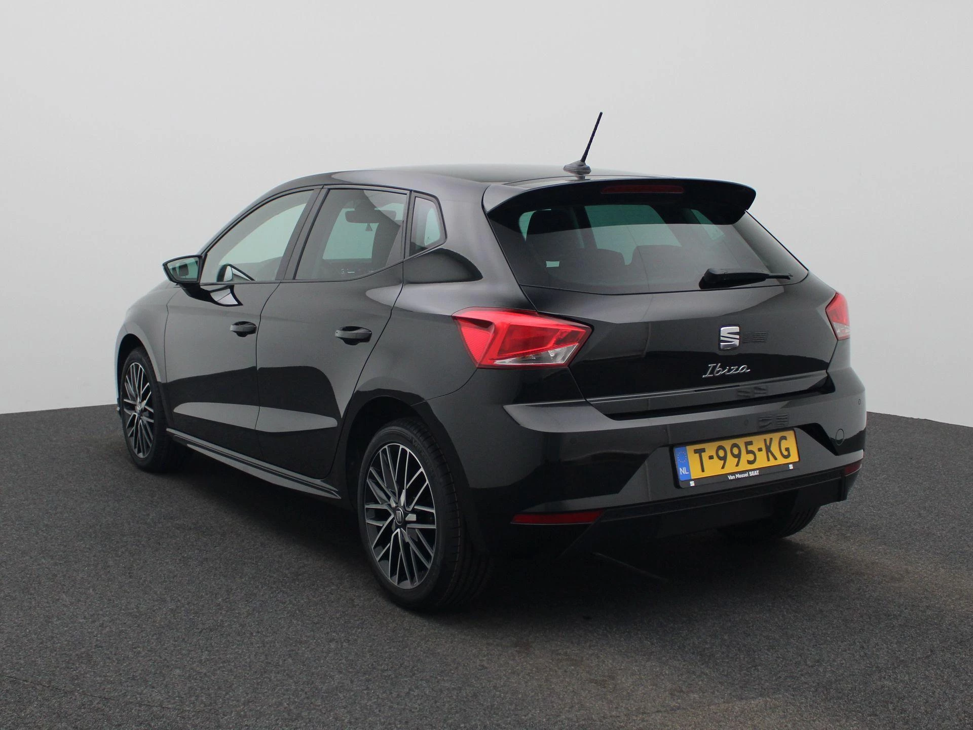 SEAT Ibiza met kenteken T-995-KG – autofoto 3