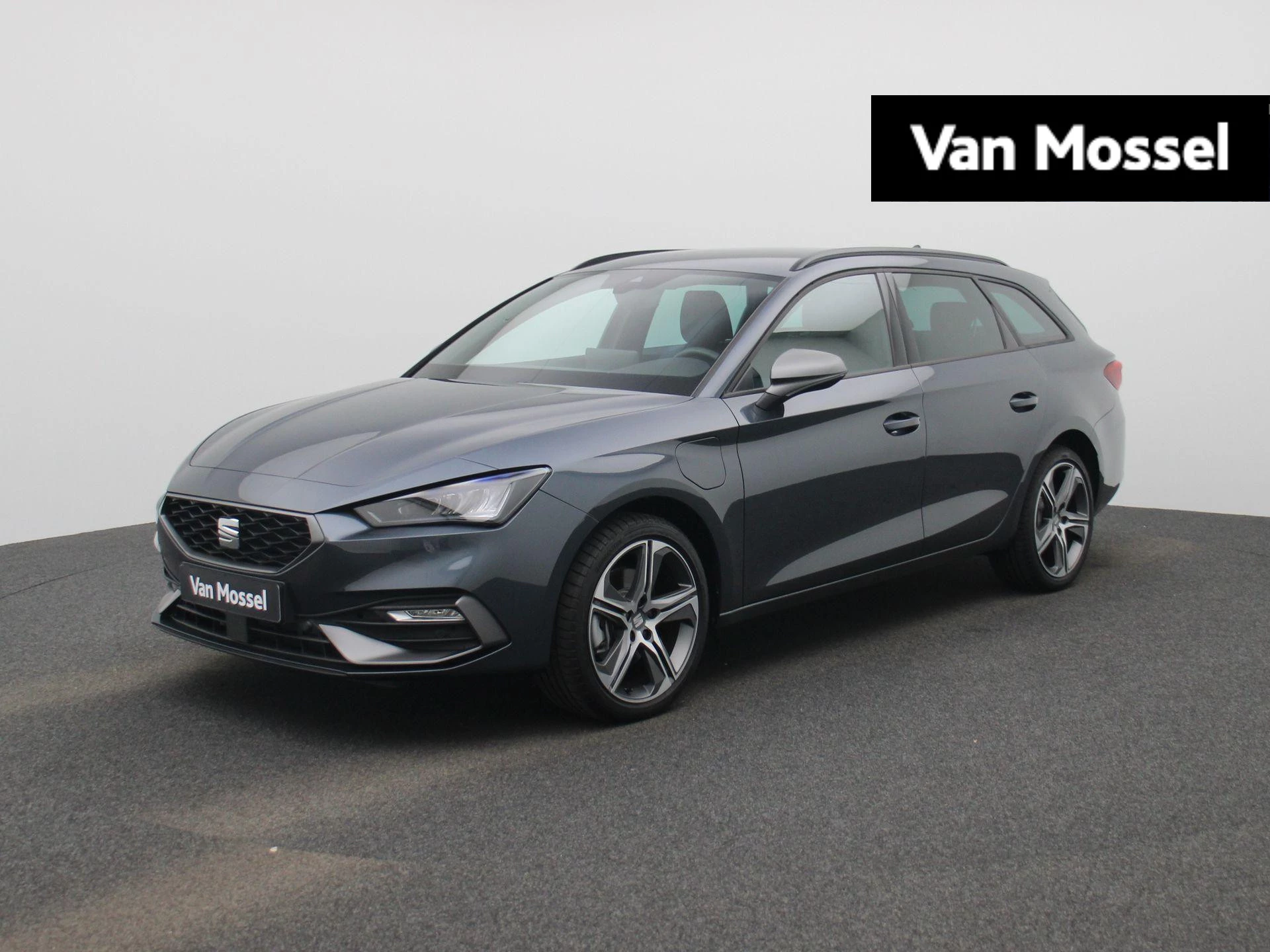 SEAT Leon met kenteken 04100 – autofoto 2