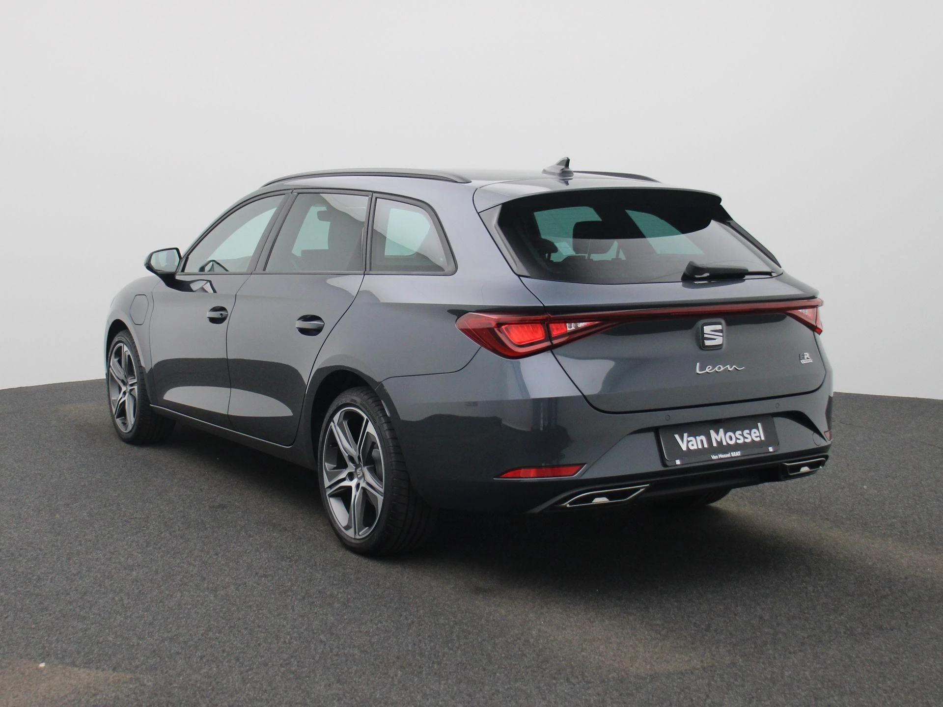 SEAT Leon met kenteken 04100 – autofoto 3
