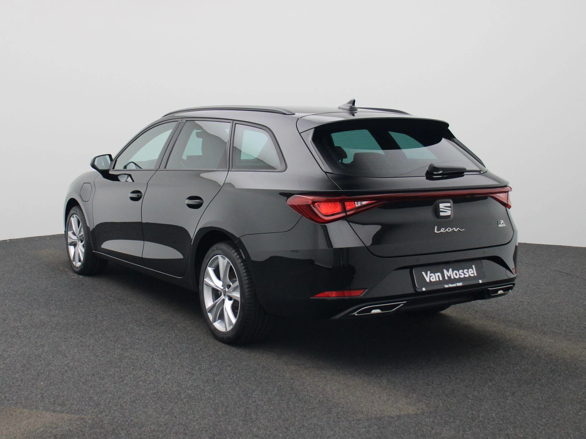 SEAT Leon met kenteken 130 – autofoto 3