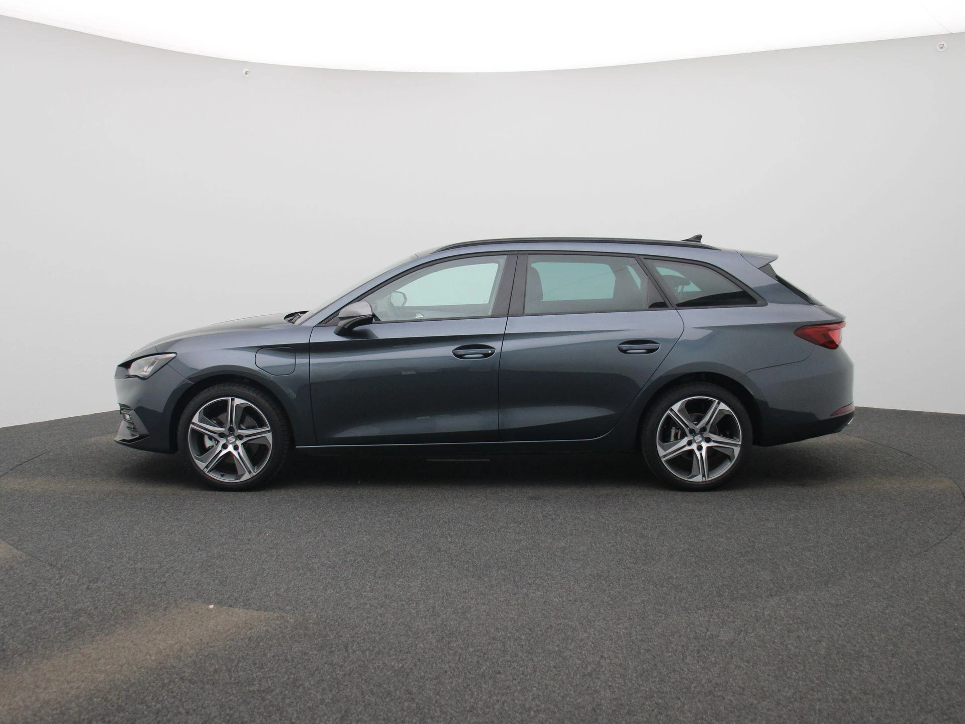 SEAT Leon met kenteken 04100 – autofoto 5