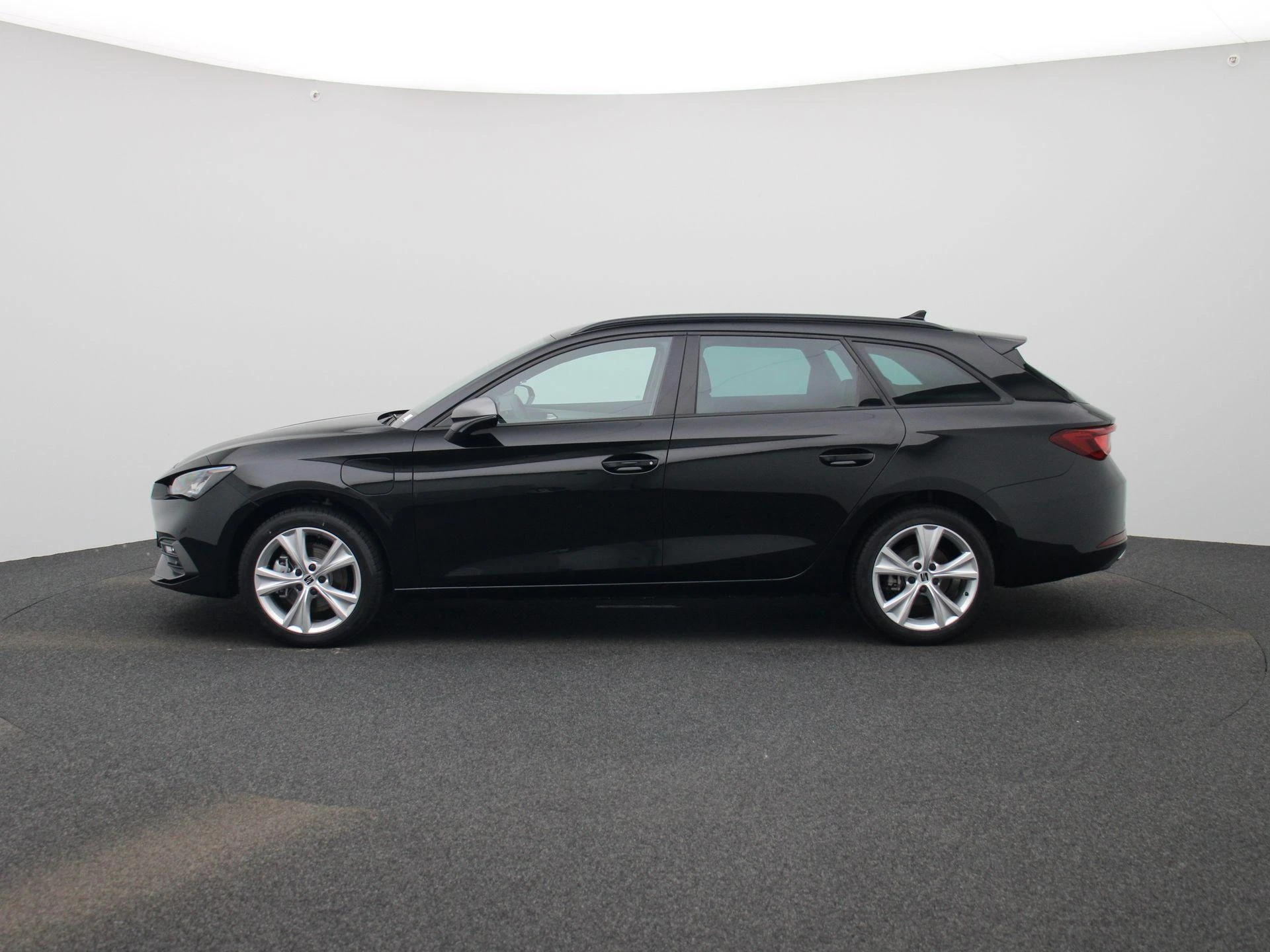 SEAT Leon met kenteken 130 – autofoto 5