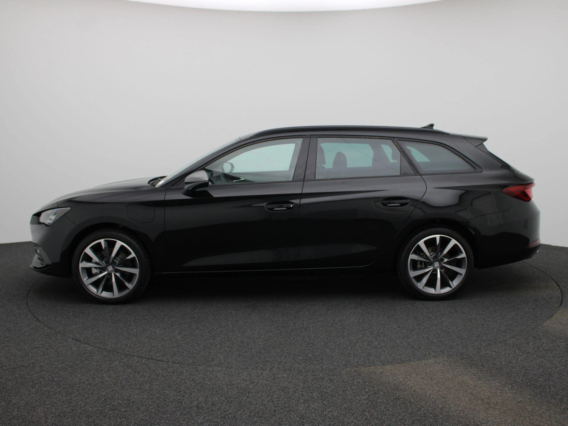 SEAT Leon met kenteken KNV-41-V – autofoto 5