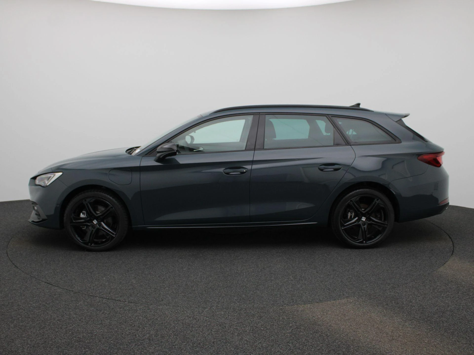SEAT Leon met kenteken KNV-43-V – autofoto 5