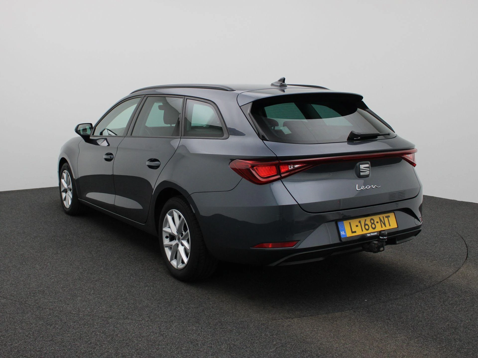SEAT Leon met kenteken L-168-NT – autofoto 3
