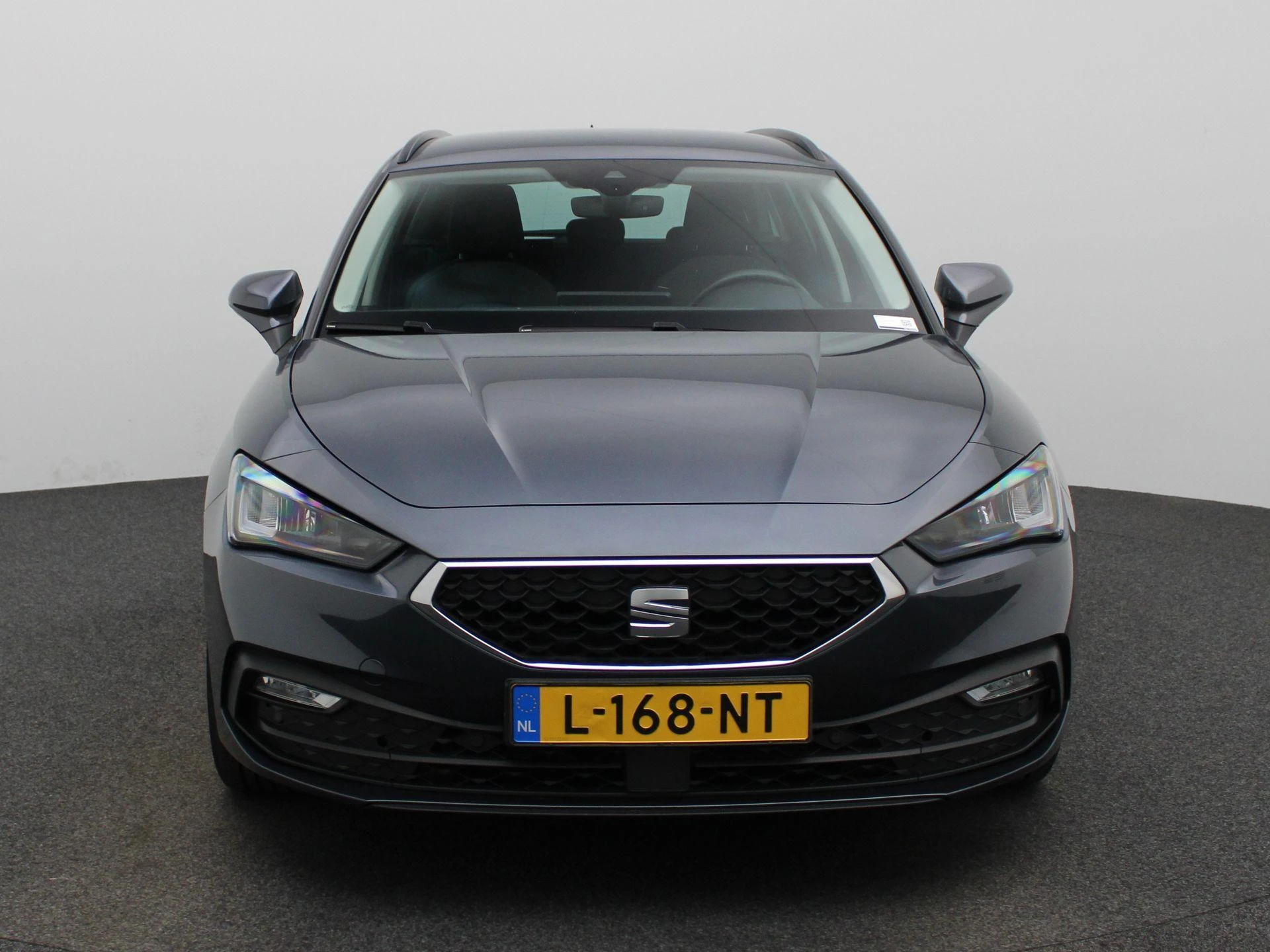 SEAT Leon met kenteken L-168-NT – autofoto 4