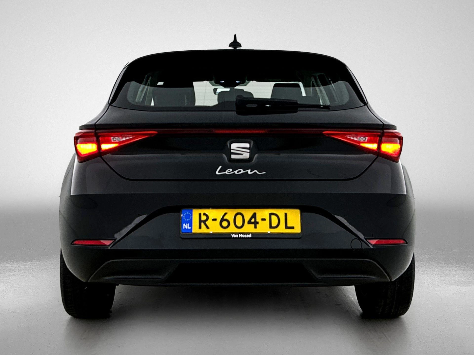 SEAT Leon met kenteken R-604-DL – autofoto 5