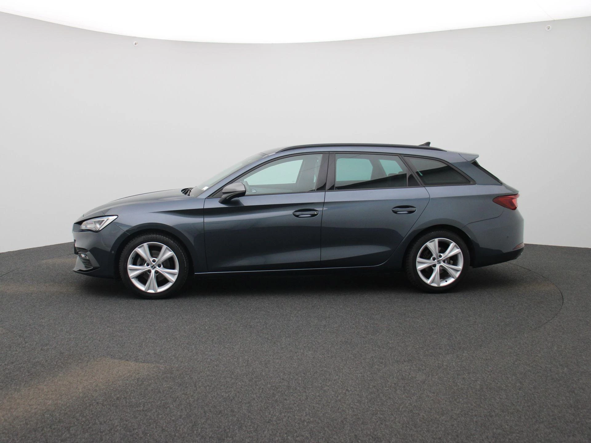 SEAT Leon met kenteken R-721-NT – autofoto 5