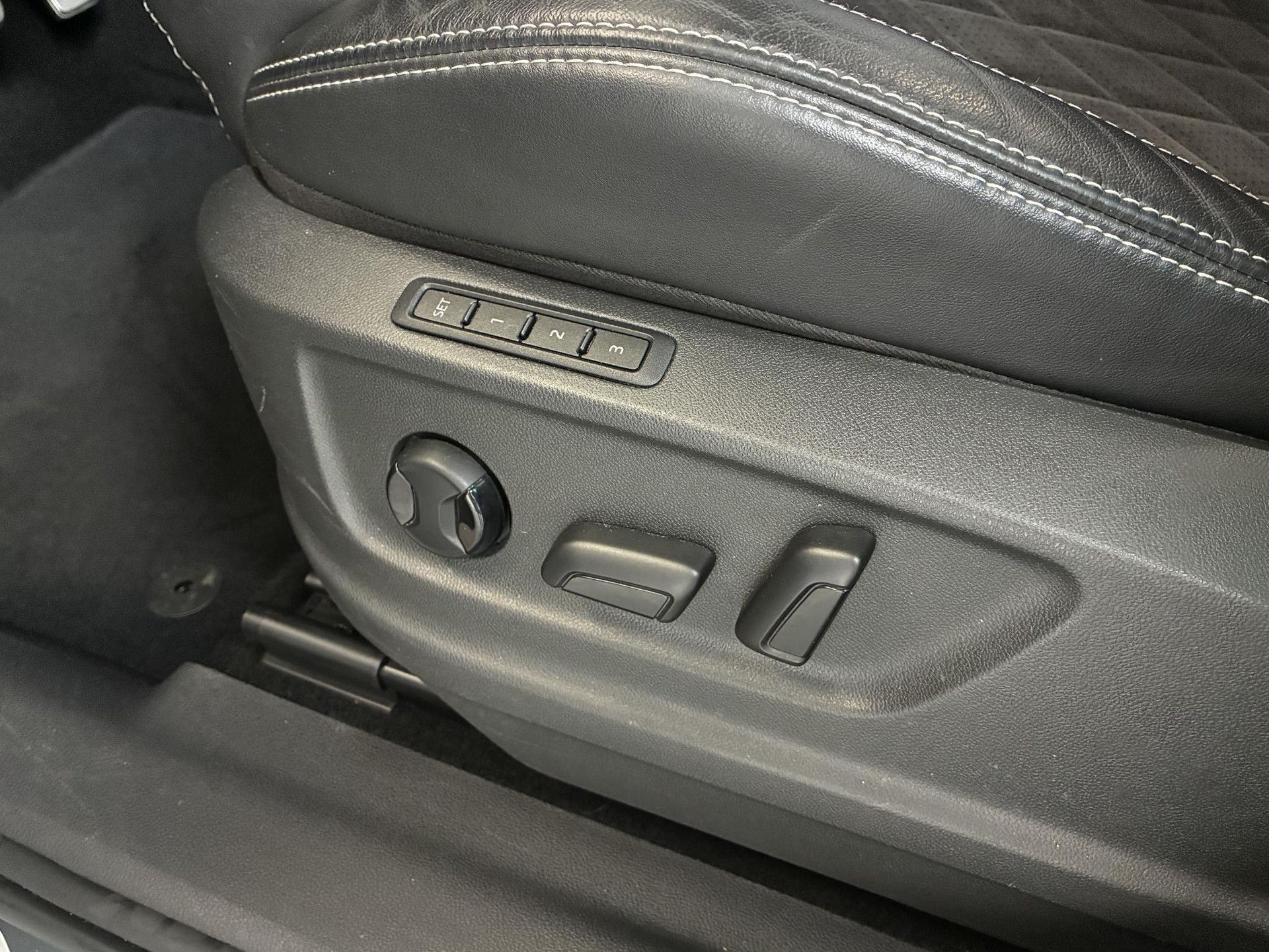 Skoda Kodiaq met kenteken J-918-BK – dashboard