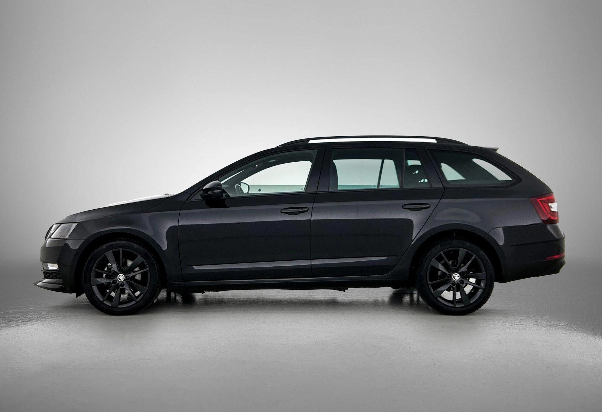 Skoda Octavia met kenteken 56100 – autofoto 4