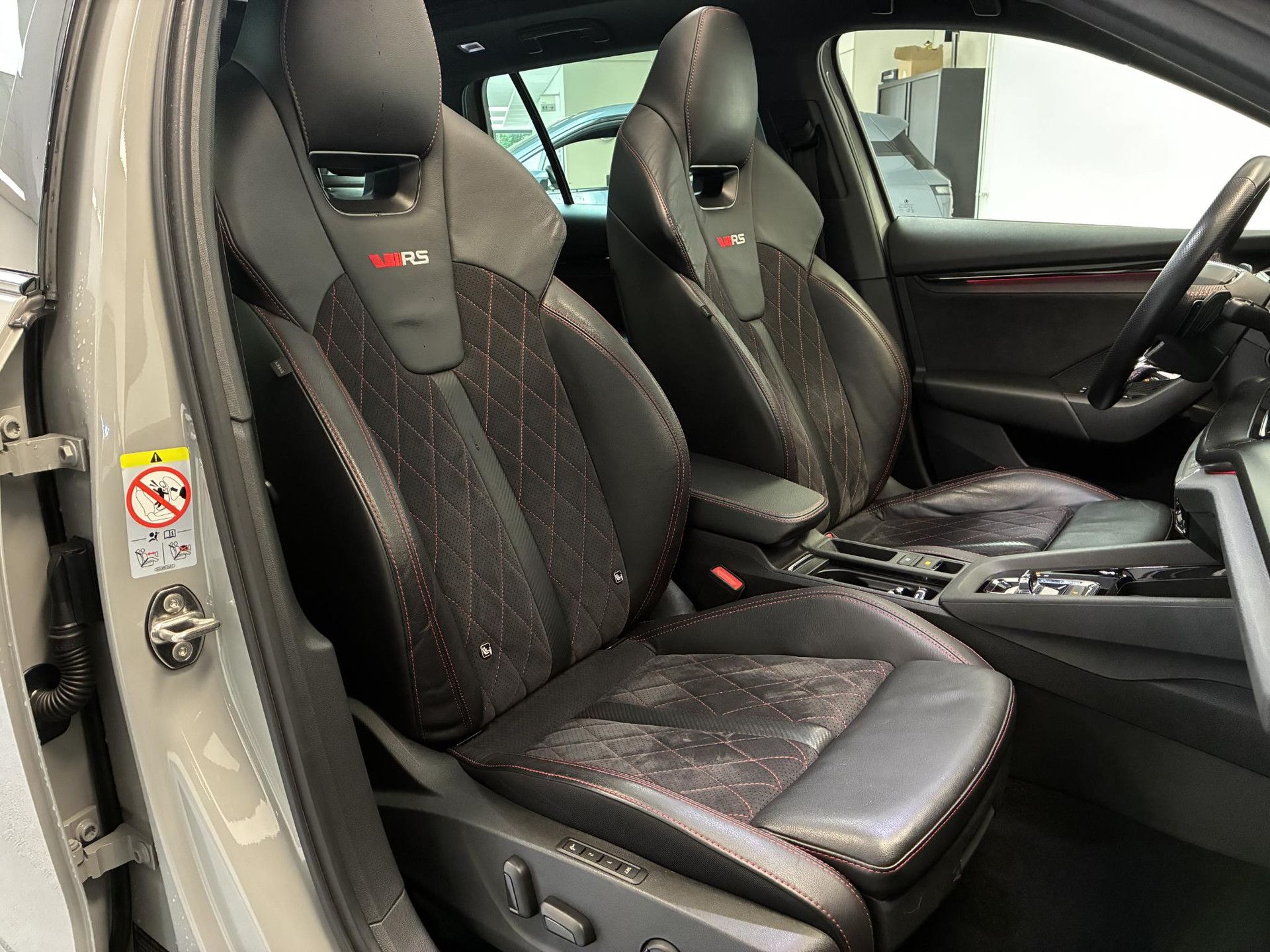Skoda Octavia met kenteken K-561-VJ – interieur