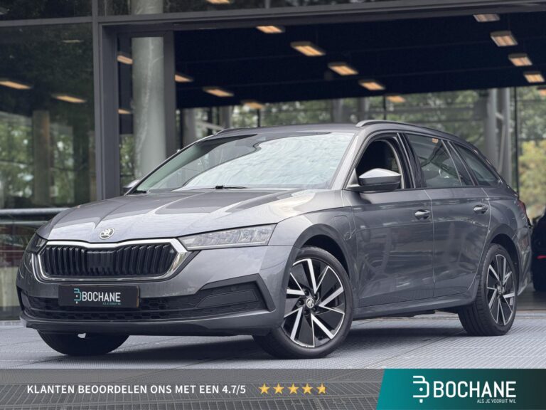 Skoda Octavia met kenteken KPT-38-P – vooraanzicht