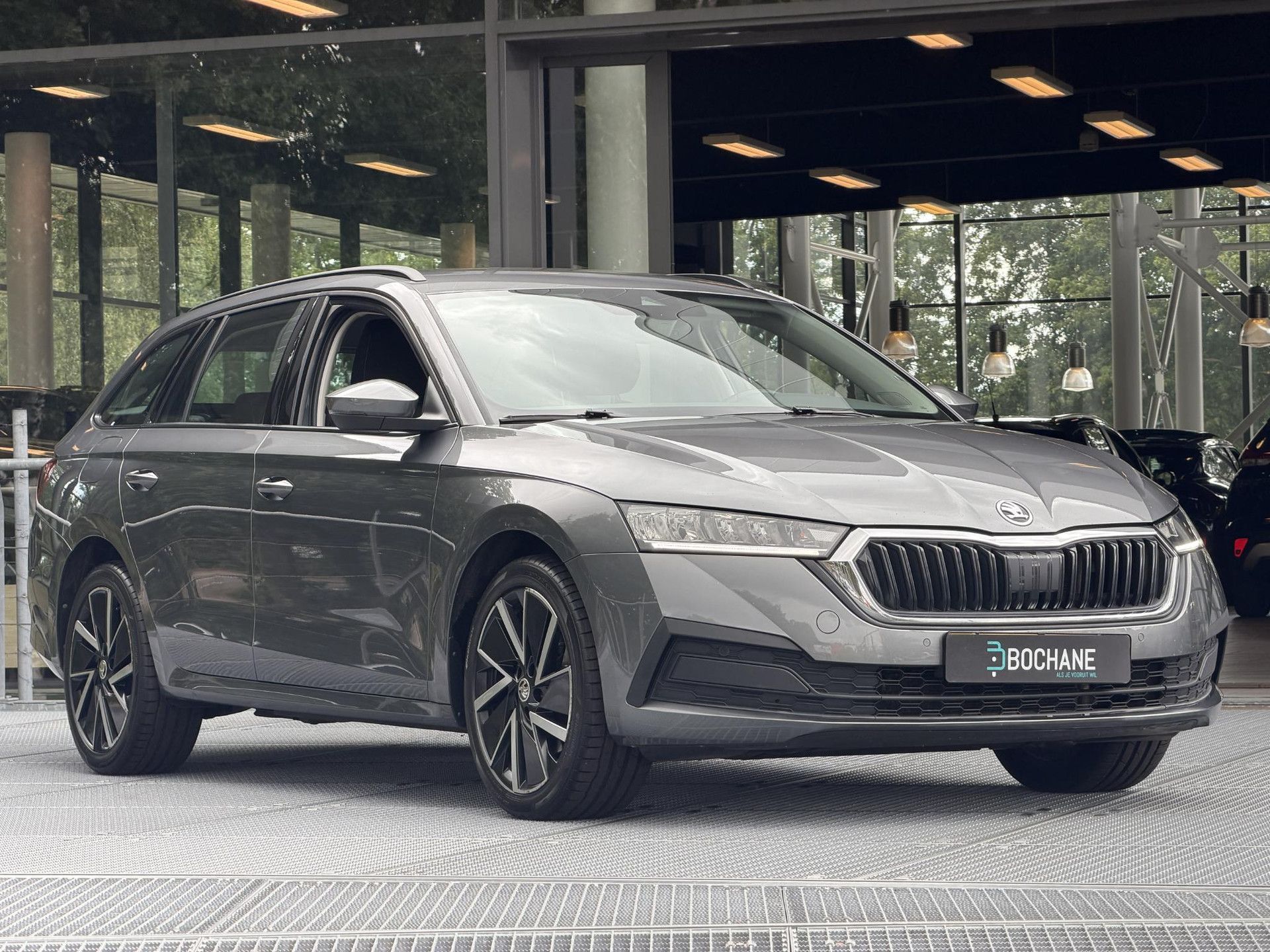 Skoda Octavia met kenteken KPT-38-P – detailfoto