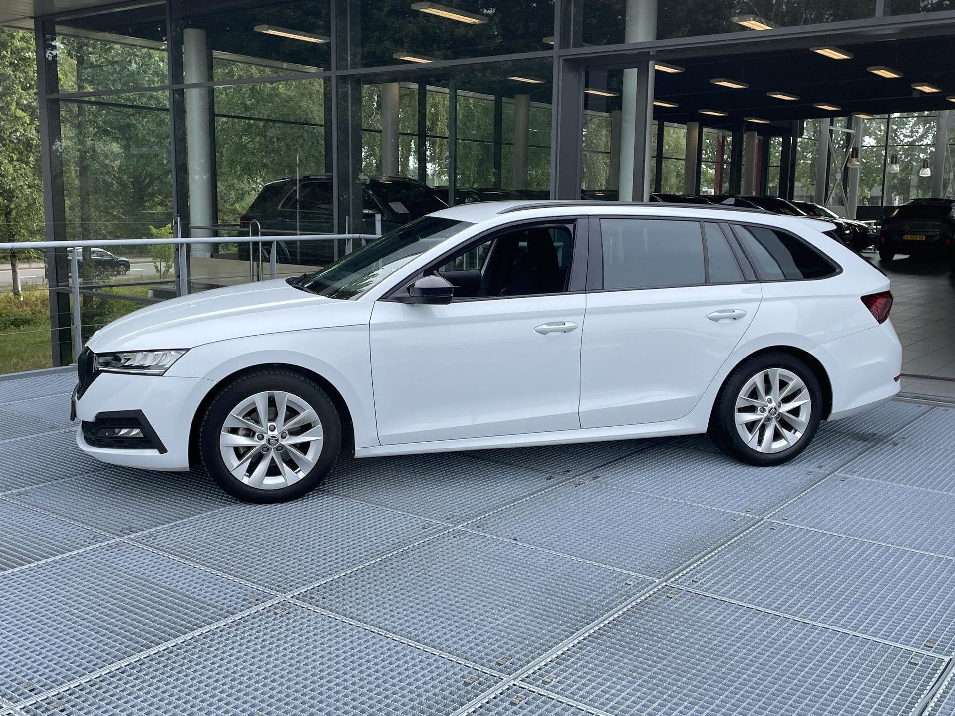 Skoda Octavia met kenteken P-829-KG – achteraanzicht