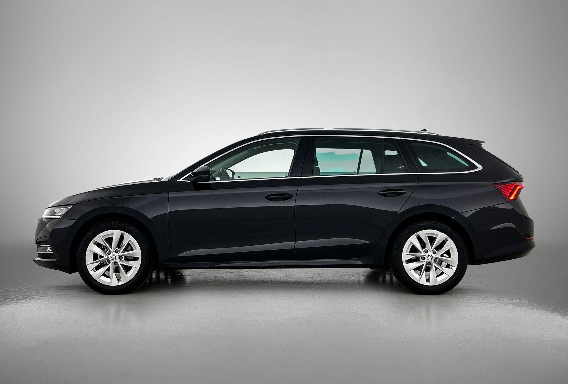 Skoda Octavia met kenteken R-351-FN – autofoto 4