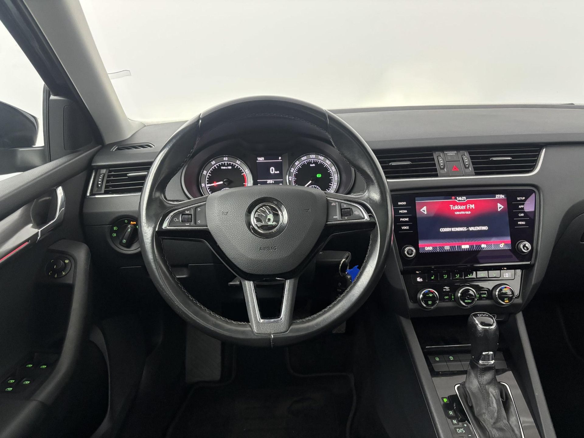 Skoda Octavia met kenteken T-153-ZK – interieur