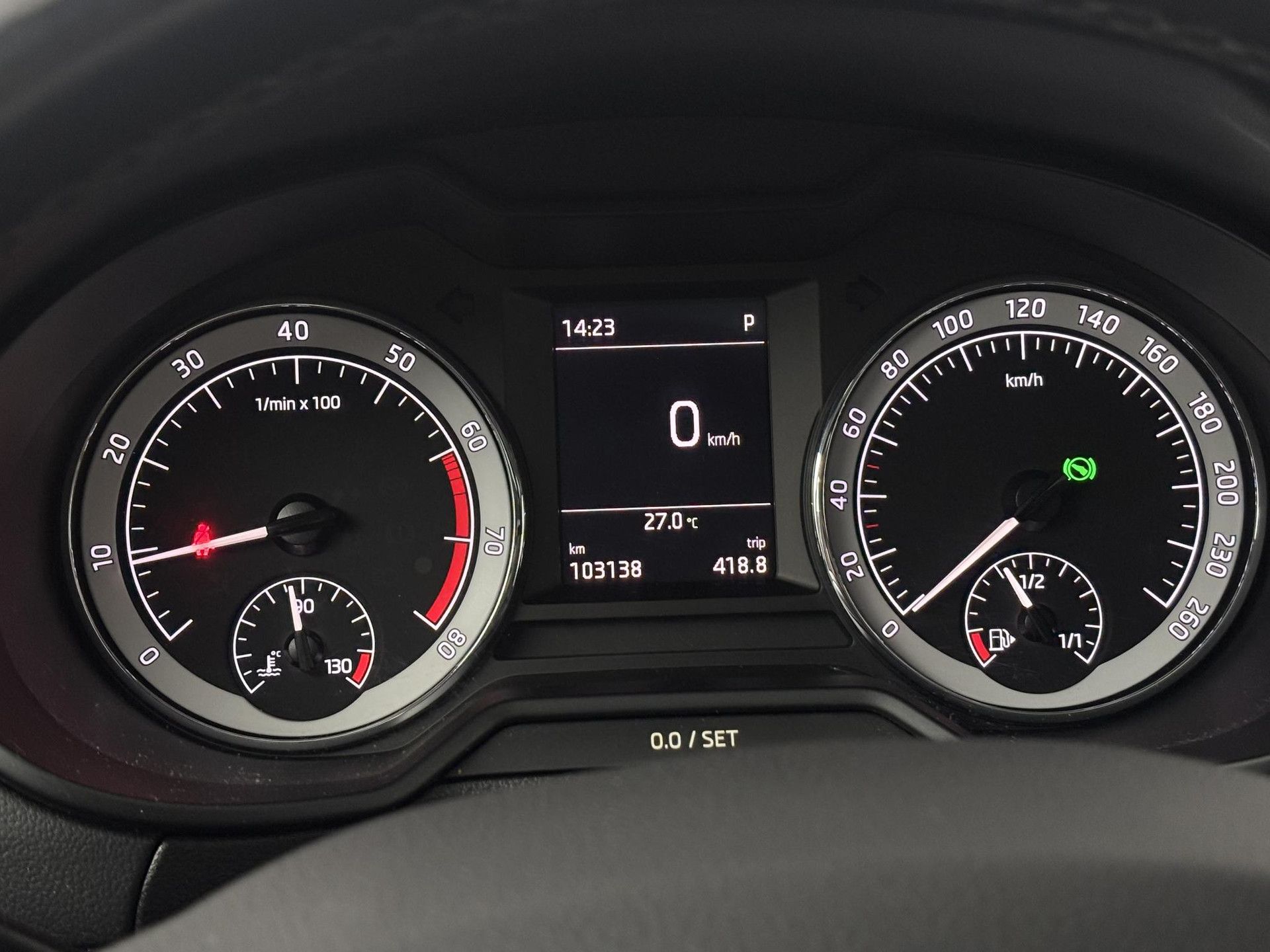 Skoda Octavia met kenteken T-153-ZK – dashboard