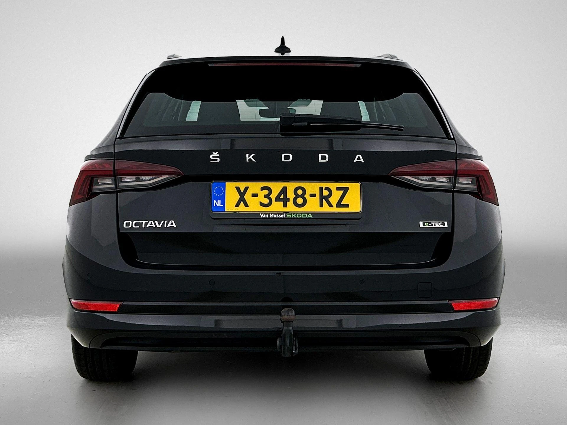 Skoda Octavia met kenteken X-348-RZ – autofoto 4