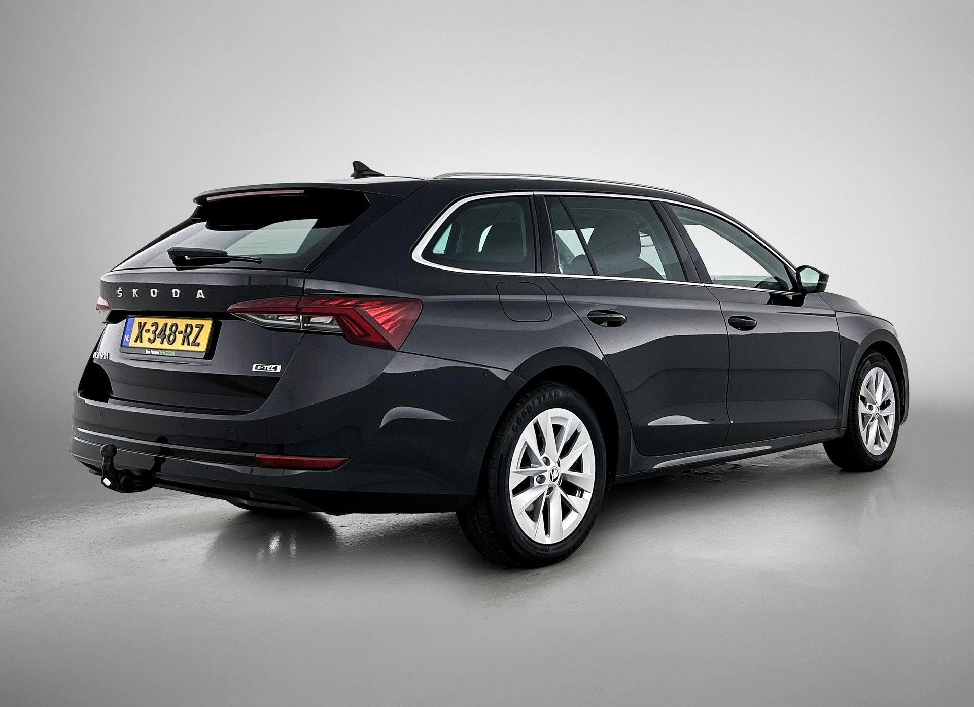 Skoda Octavia met kenteken X-348-RZ – autofoto 5