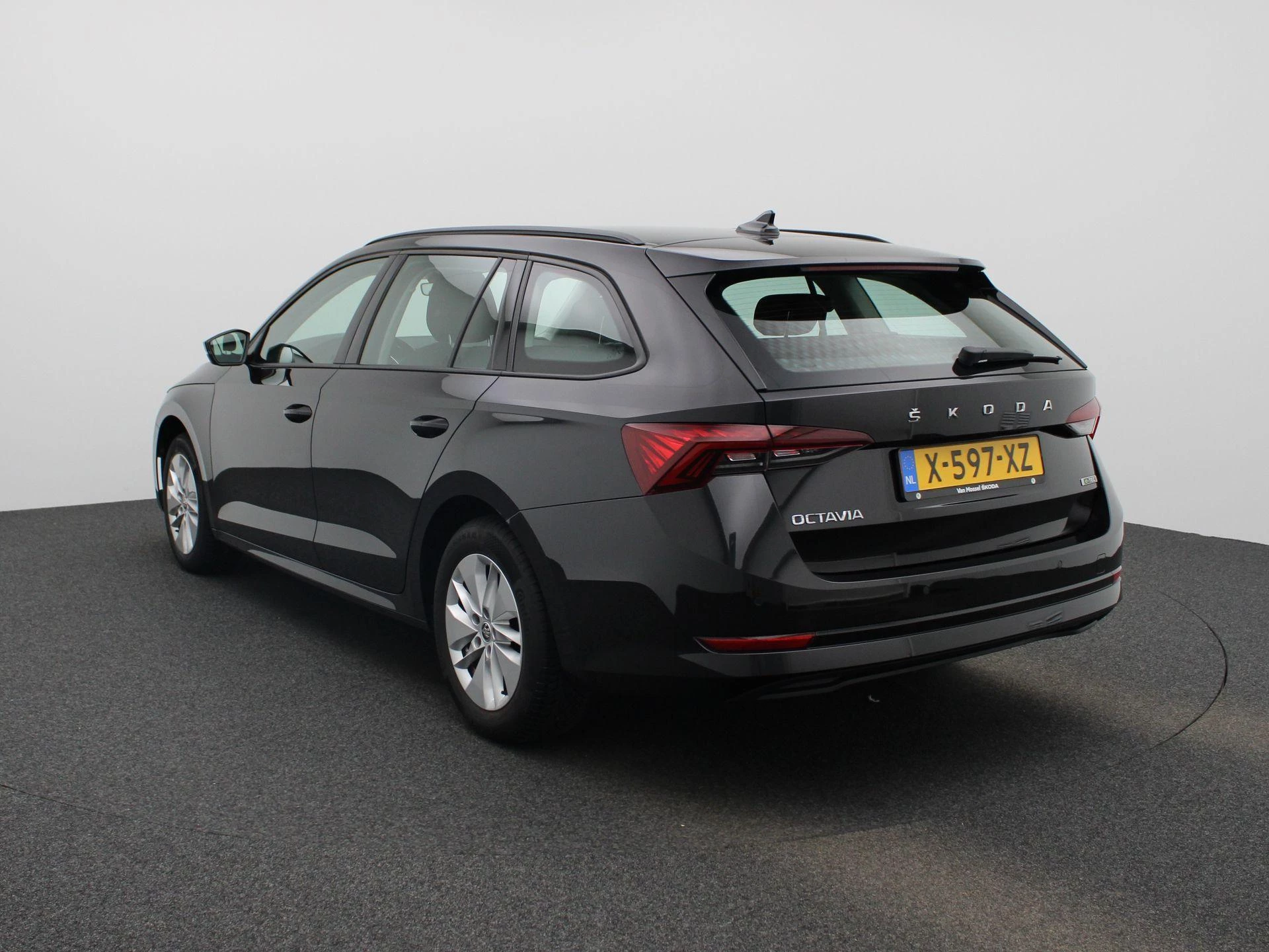 Skoda Octavia met kenteken X-597-XZ – autofoto 3